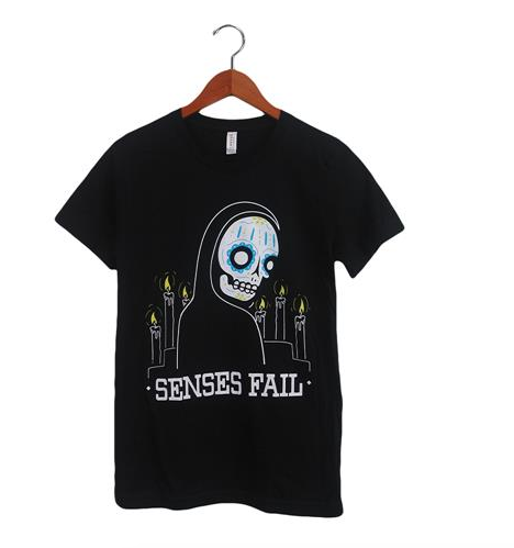 "Muertos" design on short sleeve tee