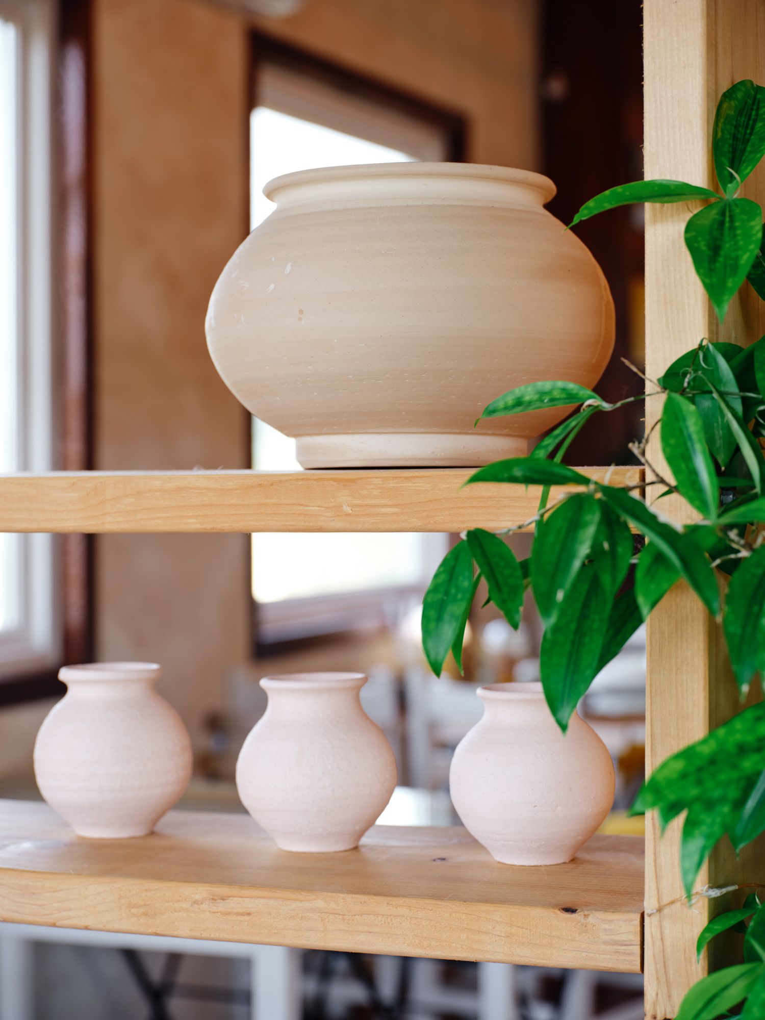 BONG DEOK LI CRAFT STUDIO