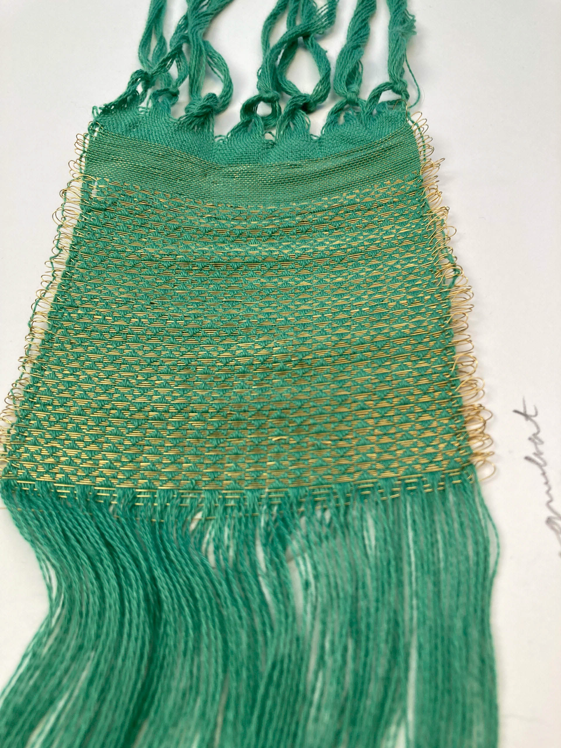 Gazon egon or enlacé1 . 50 W x 70 H x 4 D cm weaving