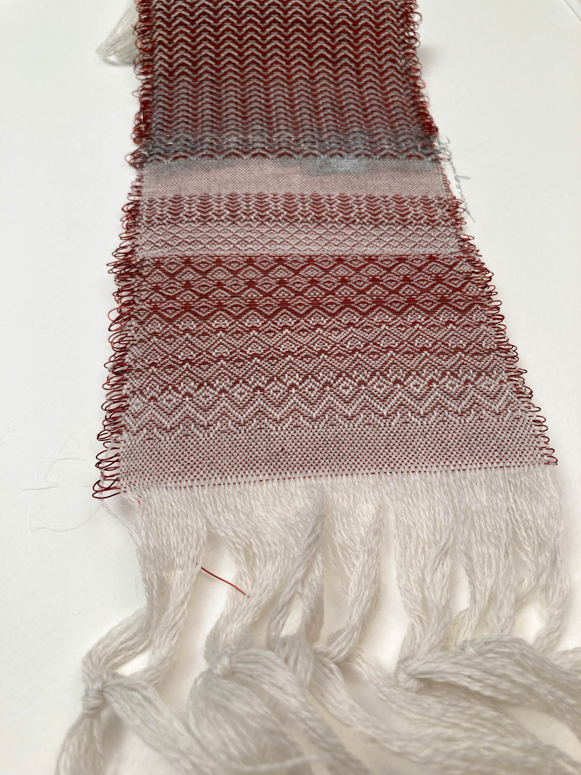Rouge vaza rouge 12. 50 W x 70 H x 4 D cm weaving