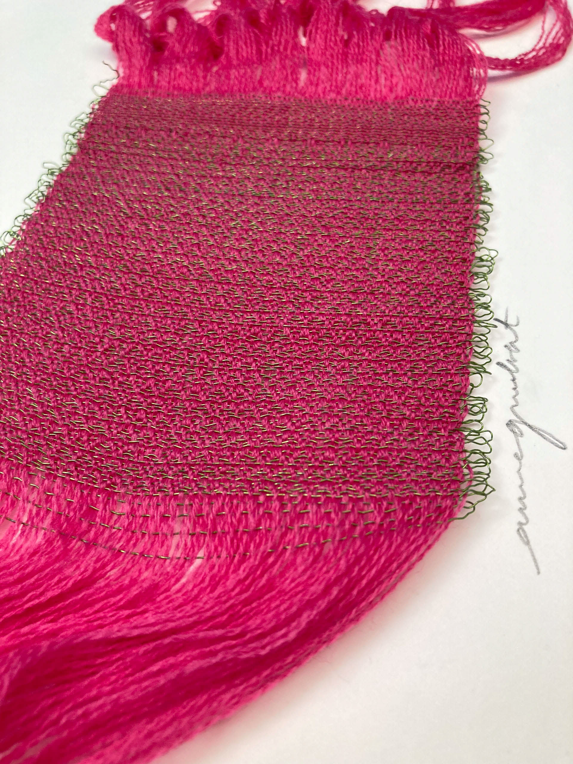 Fuschia vert egon egon enlacé16. 50 W x 70 H x 4 D cm weaving