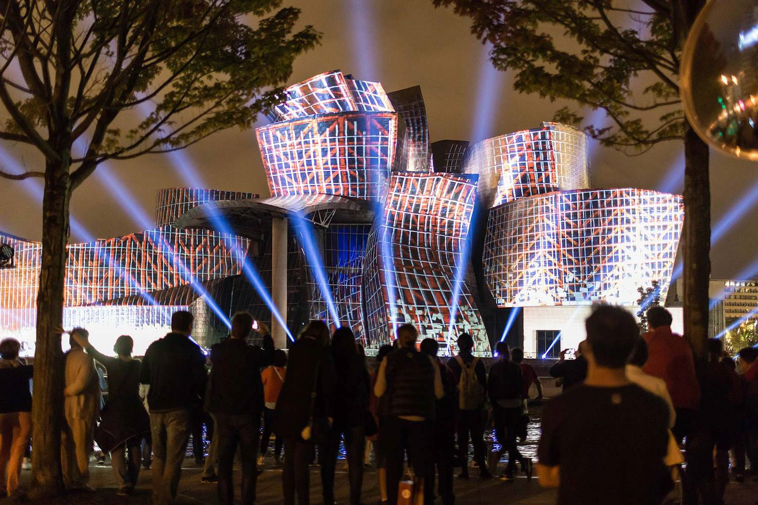 Projection Mapping Light Show Tells theStory of the Guggenheim Bilbao on Its 20thAnniversary