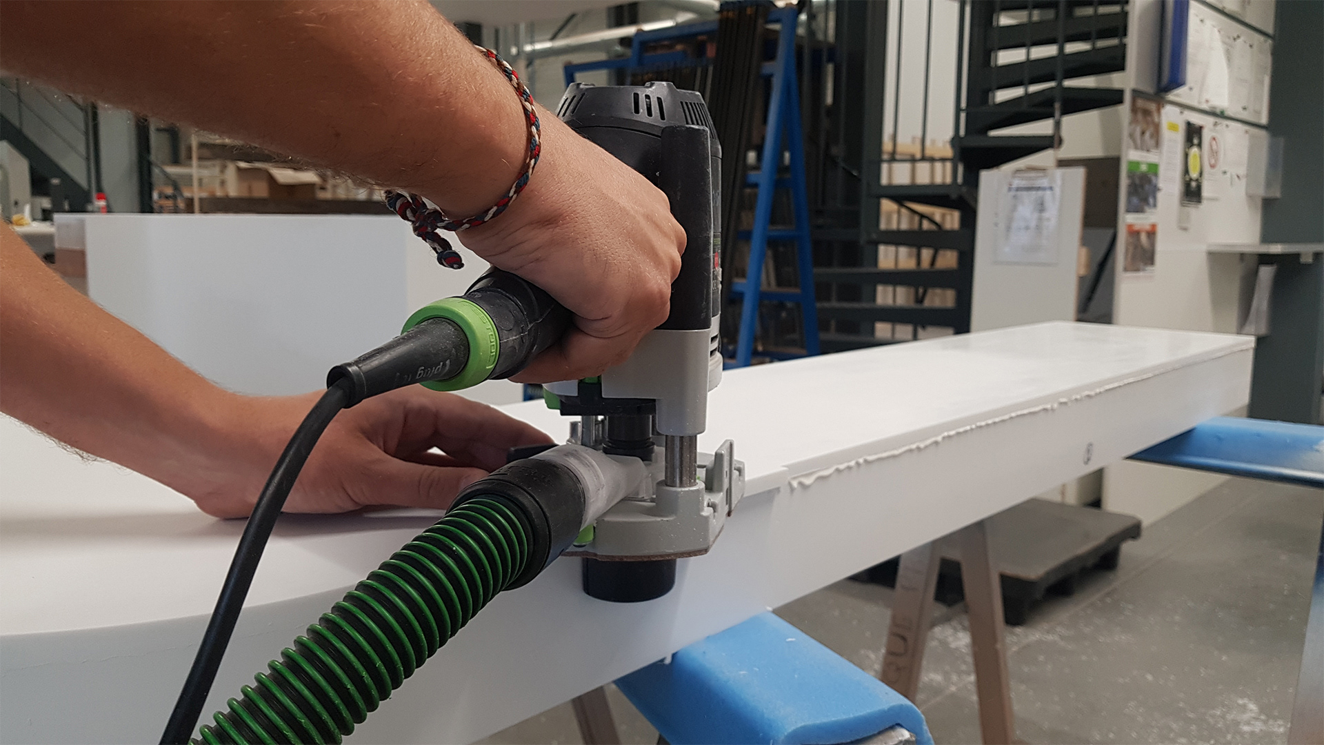 Affleurage à la défonceuse ou affleureuse