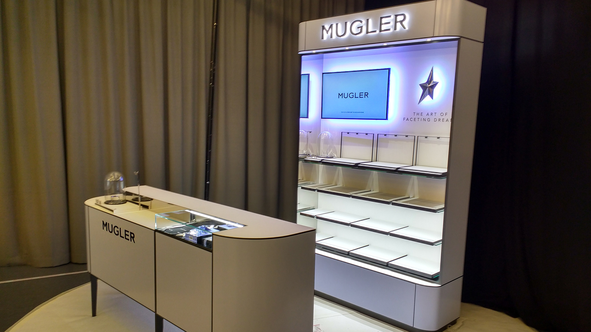 Fabrication d'un counter et Backwall pour le parfumeur Thierry Mugler