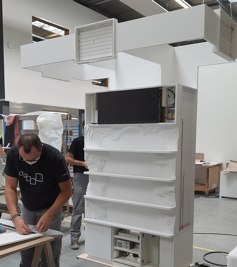 Intégrer de l'électronique aux mobiliers : écran, lecteur multimédia, ruban LED...