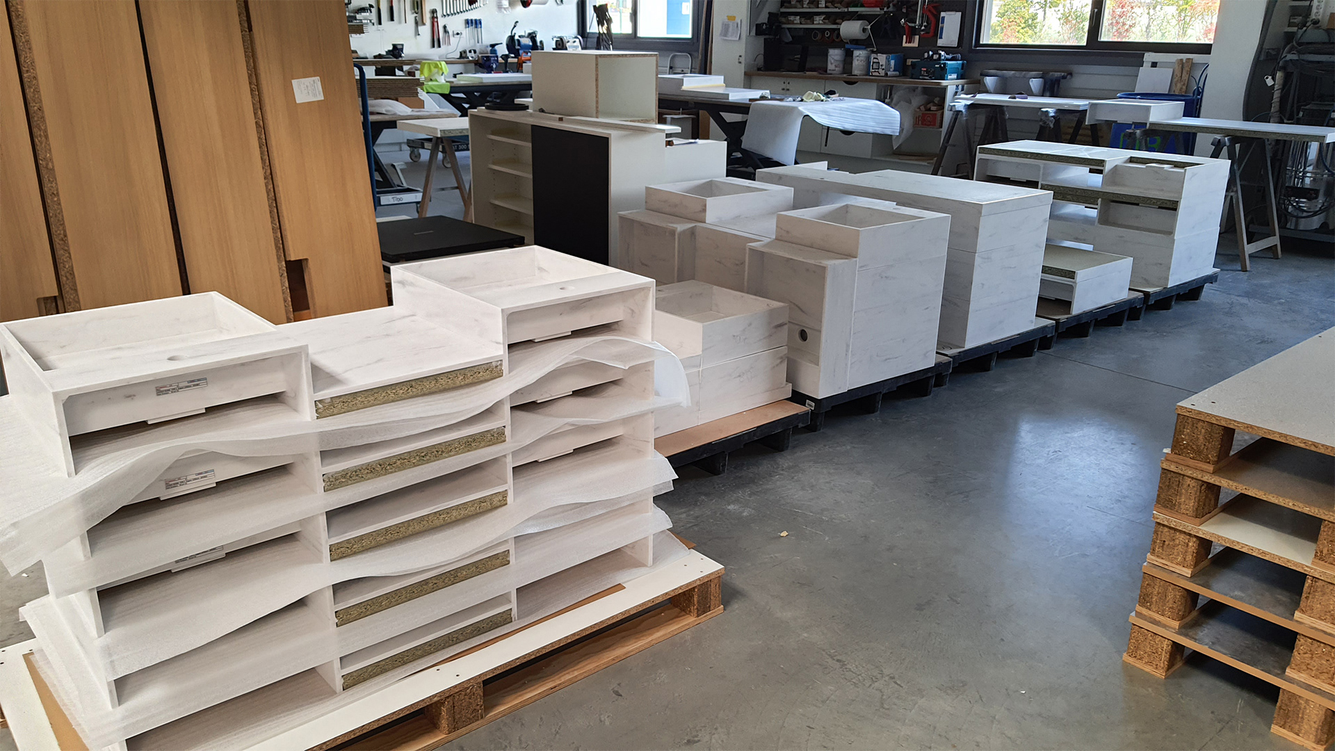 Fabriquer en petite série des mobiliers à base de solid surface : corian, Krion ...