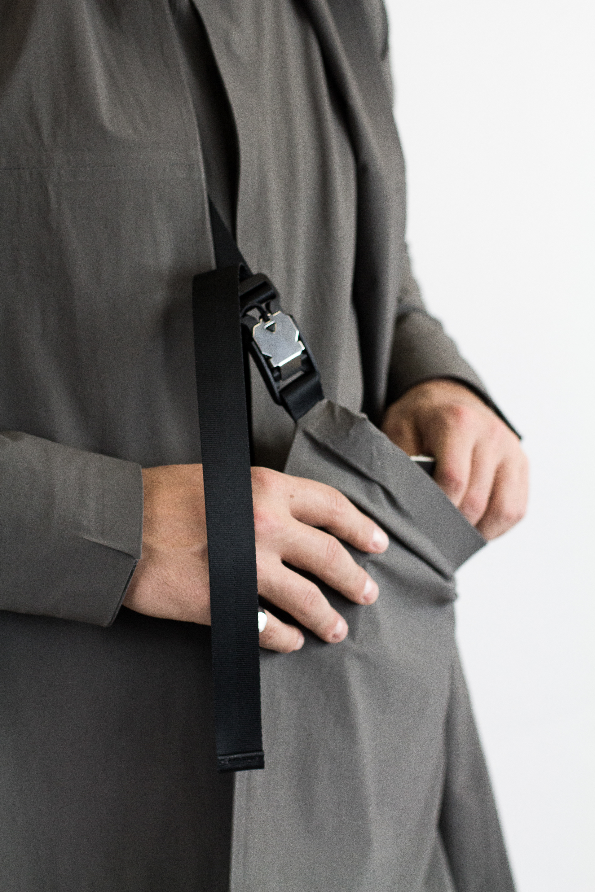 Roll top closure of bags makes very easy opening and closing.