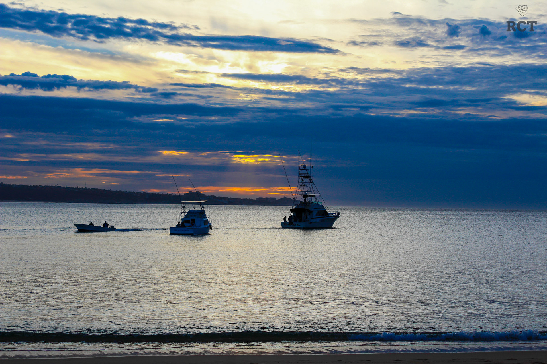 Barcos de pesca al amanecer, Bahia de Cabo San Lucas