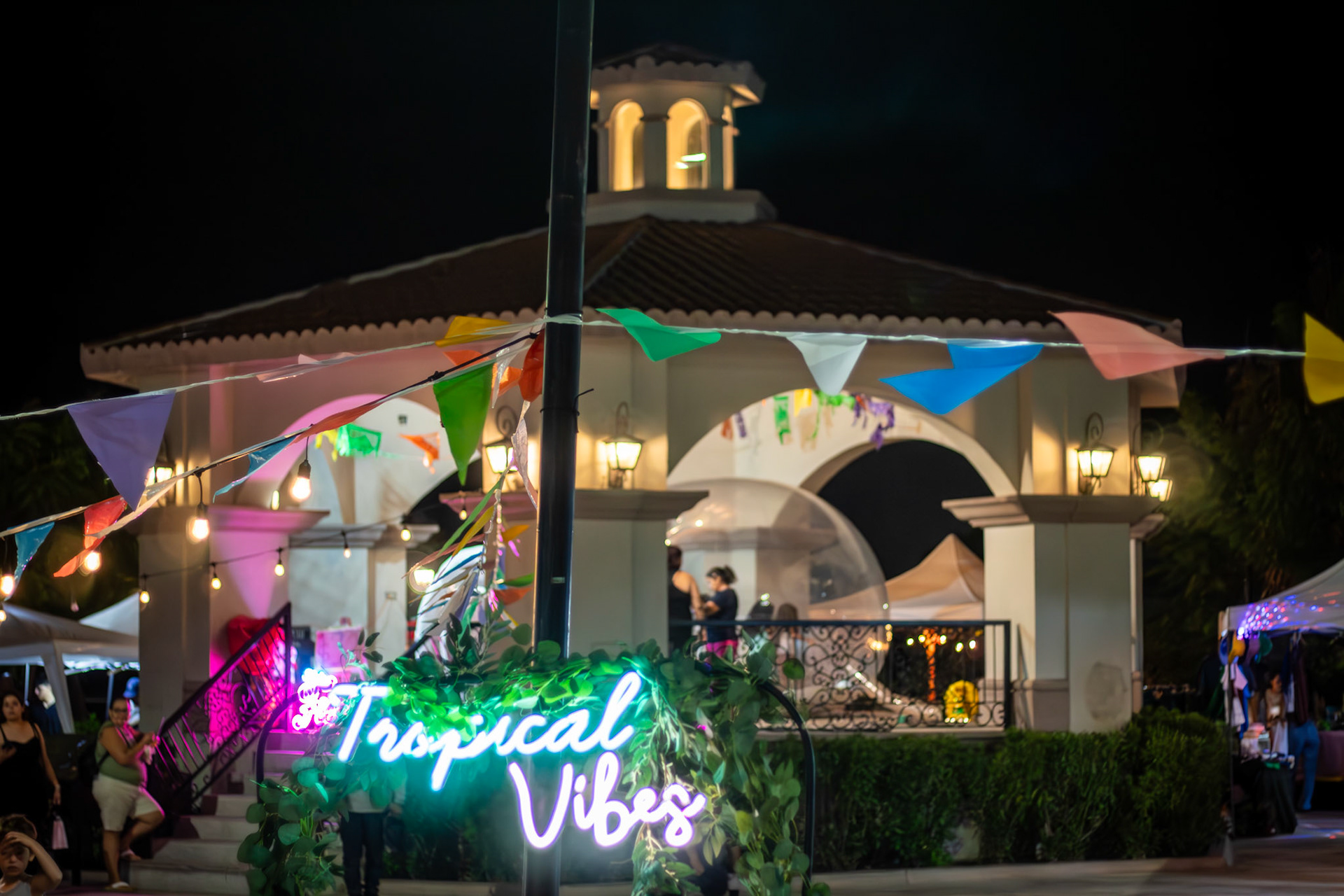 Mercado en plaza Amelia Wilkes