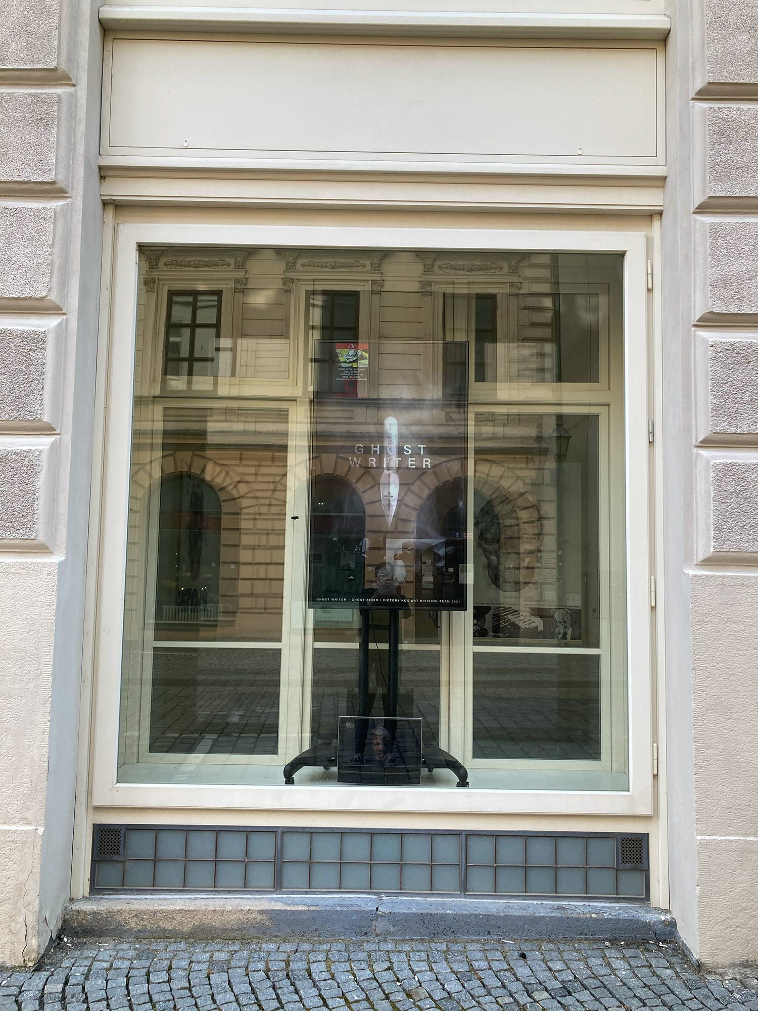 Ghost Writer – Ghost Rider / Victory Nox Art Division Team 2021 / instalace v dočasném prostoru v budově GMU v Hradci Králové