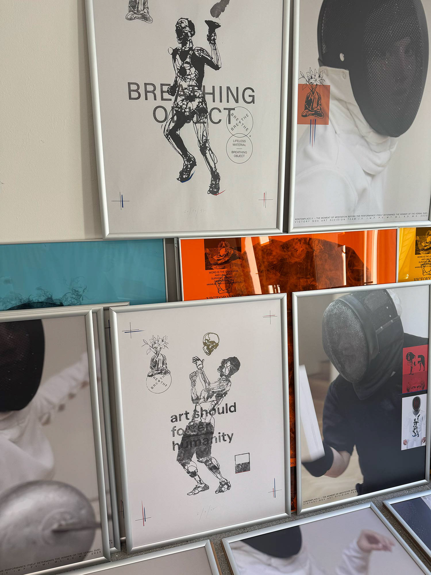 Příprava výstavy Kontemplace II. v dočasném studiu Victory Nox Art Division Team v budově GMU v rámci HK800 / Hradec Králové 2025
