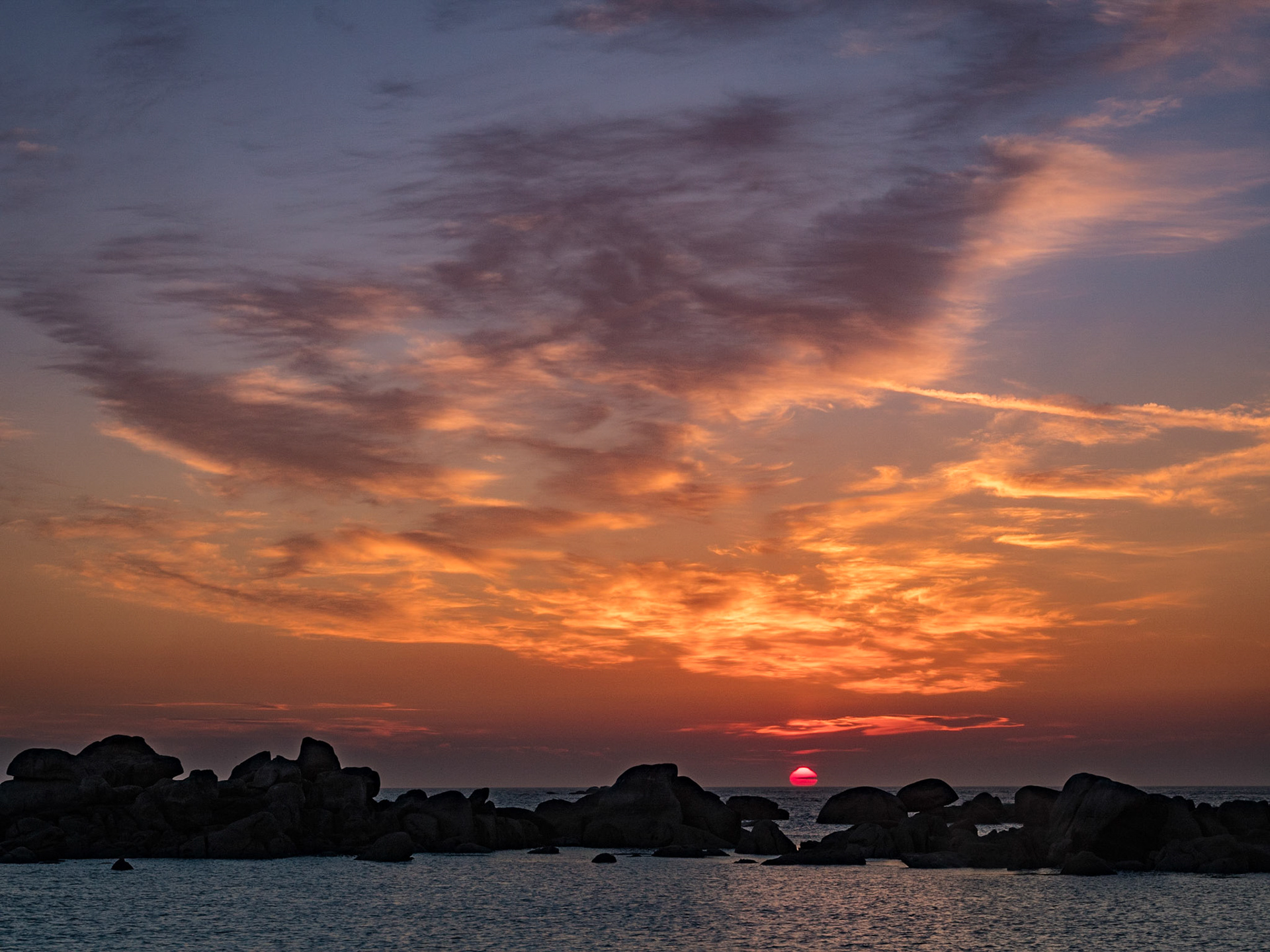 Sonneuntergang an der Küste