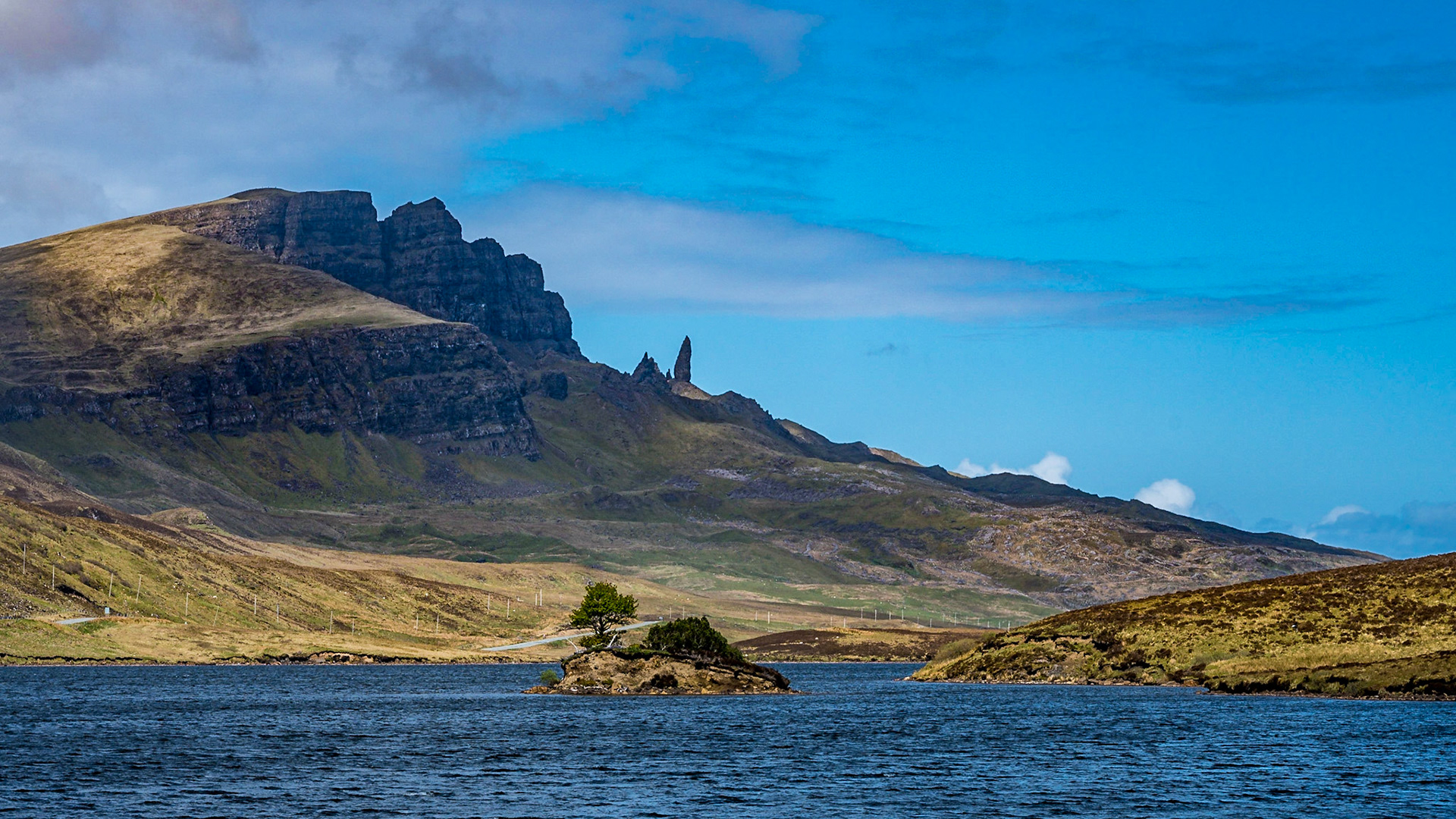 Loch Fada mit Blick zum Old Man of Storr