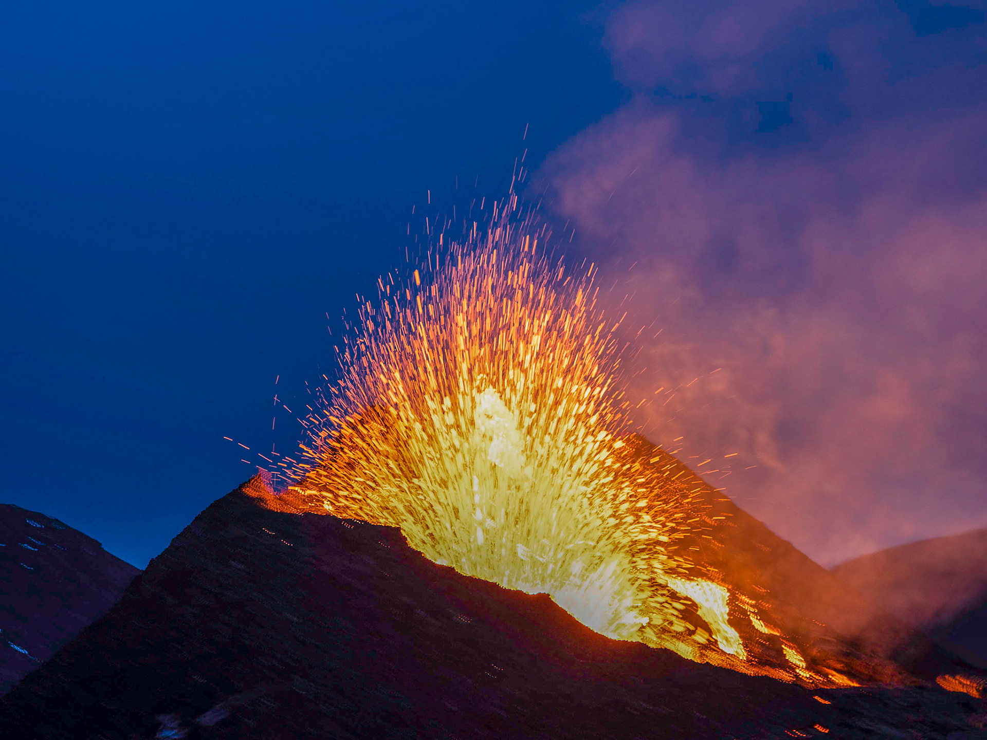 Es wird Nacht am Vulkan