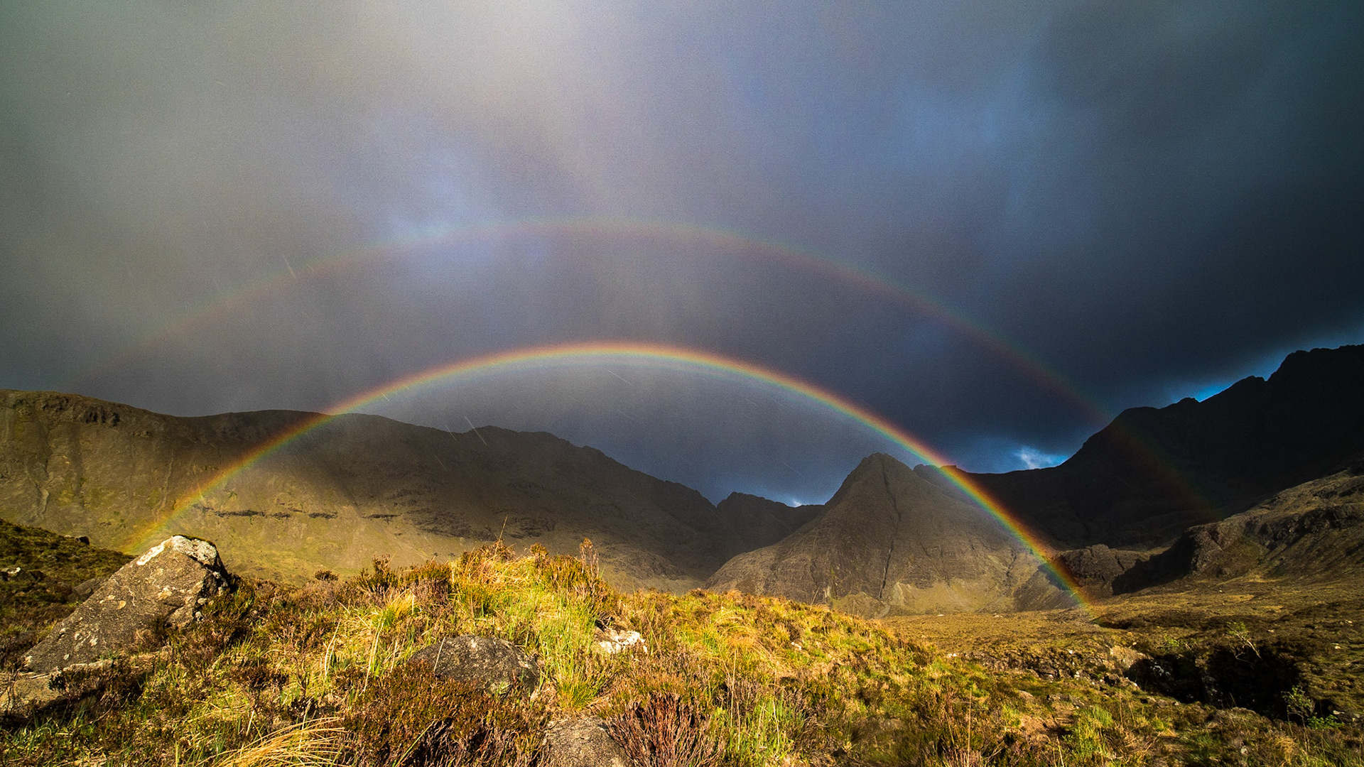 Regenbgen an den Fairy Pools (1)