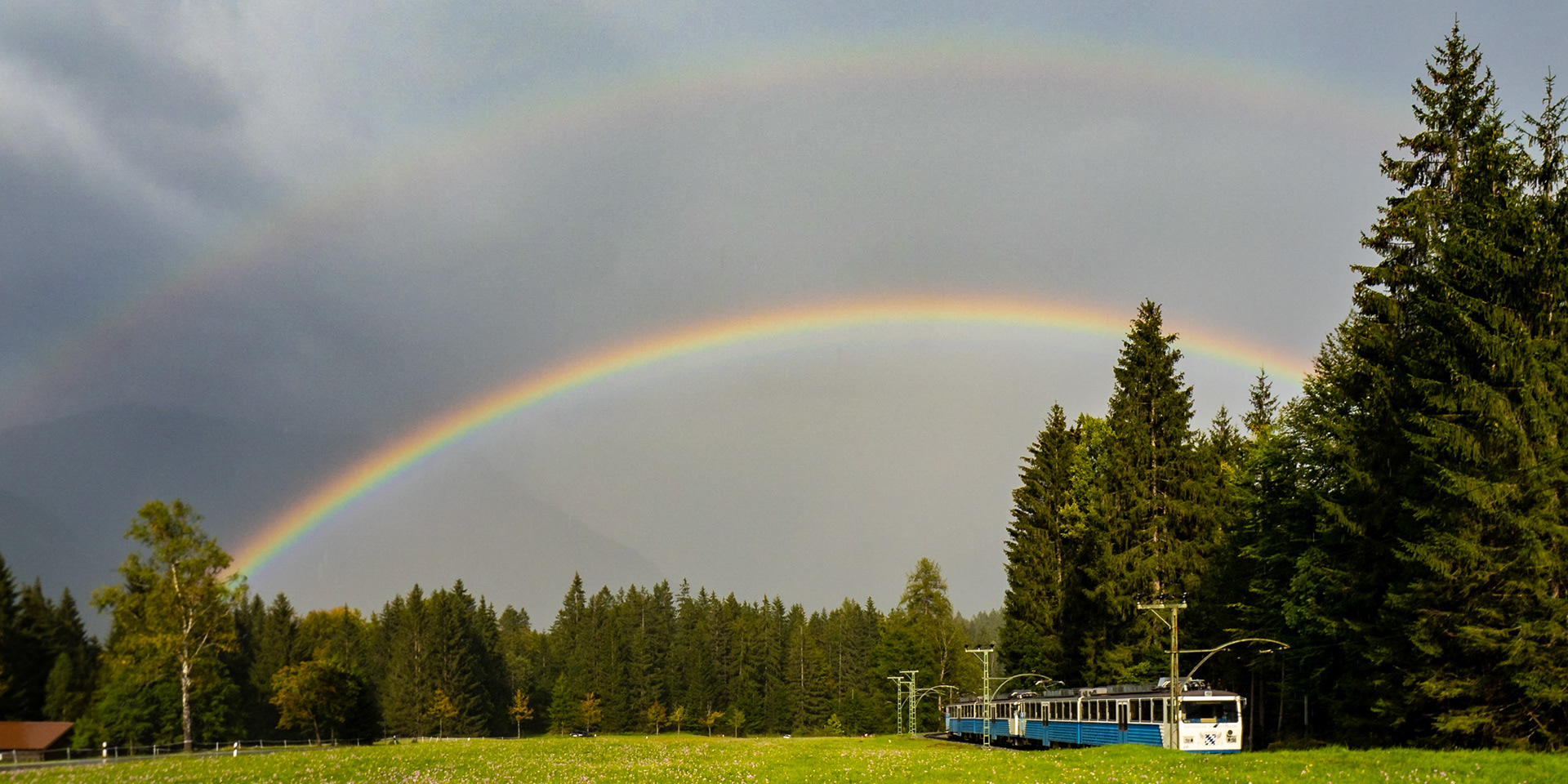 Regenbogen über Zugspitzbahn