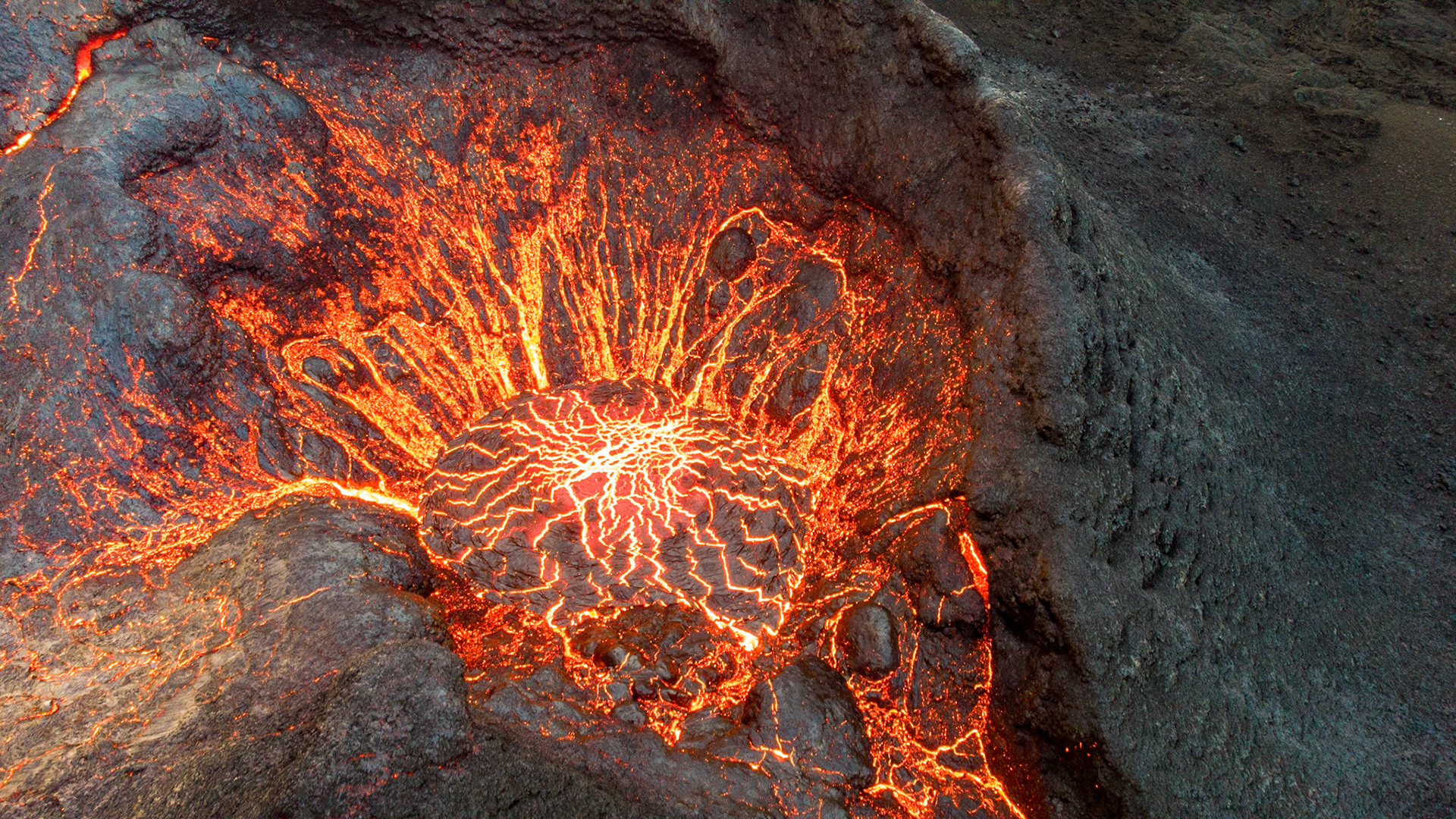 Ein Blick in den Kater des Vulkans