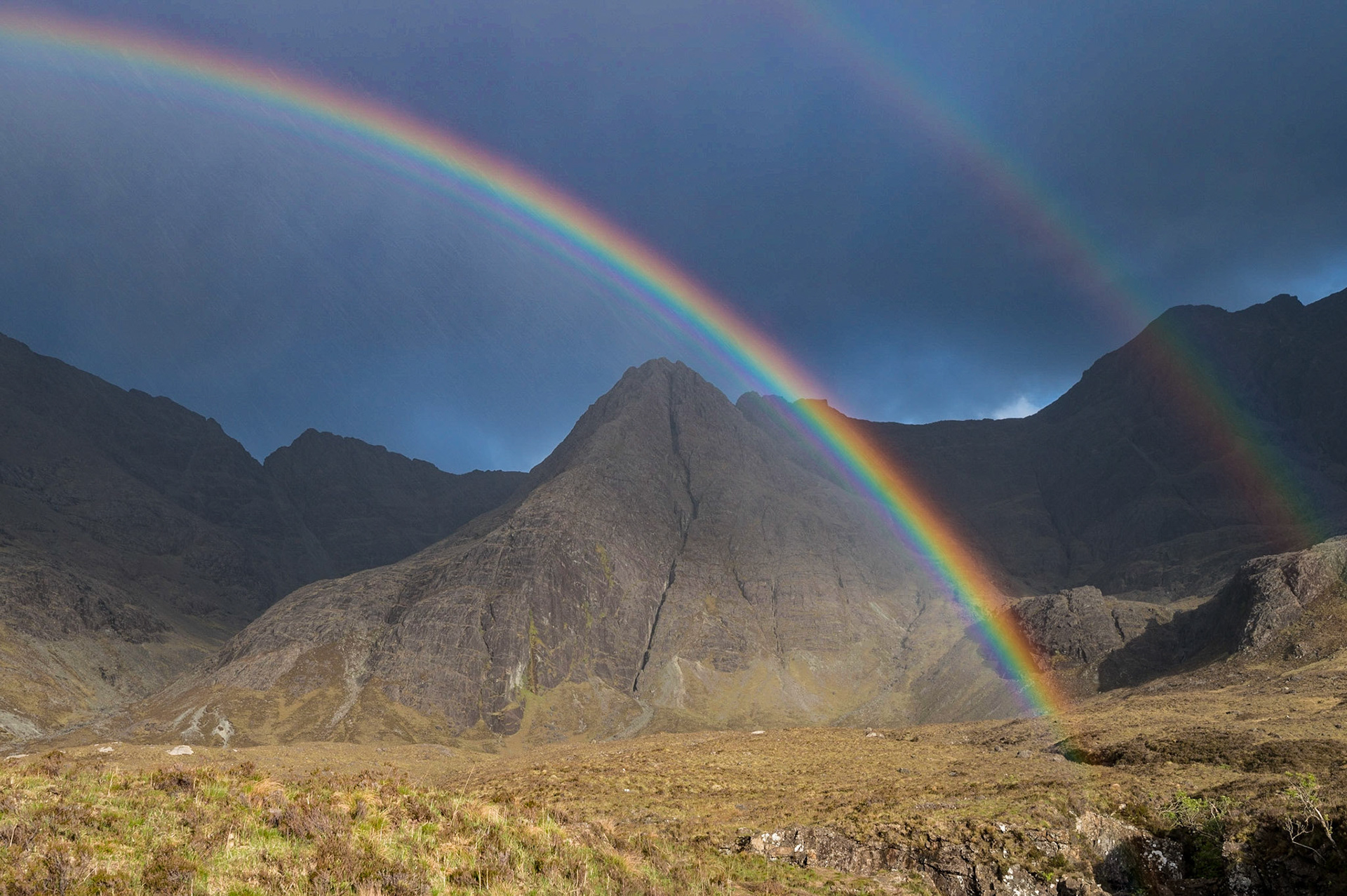 Regenbgen an den Fairy Pools (2)