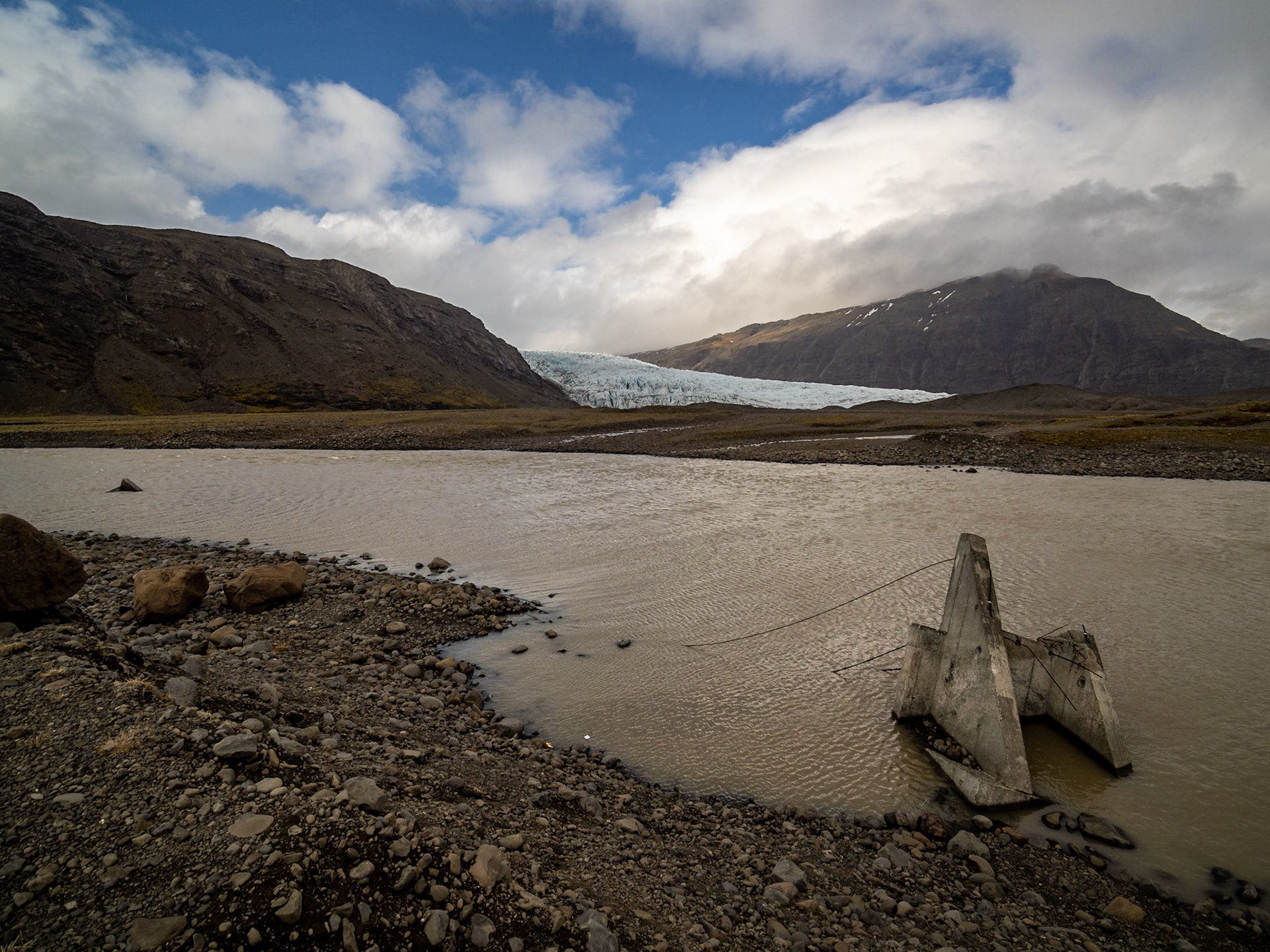 Hier war mal eine Brücke zum Gletscher