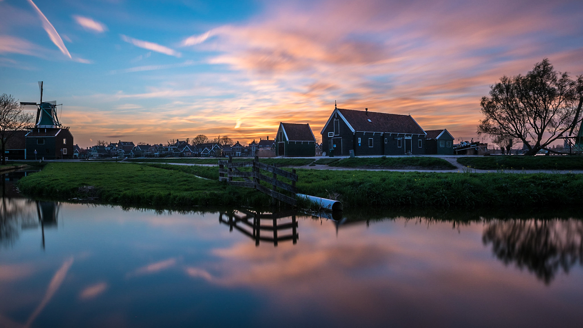 Der Himmel brennt über Zaanse Schans
