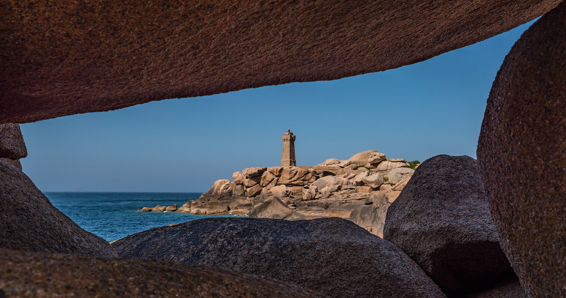 Fenster in den Felsen von Mean Ruz