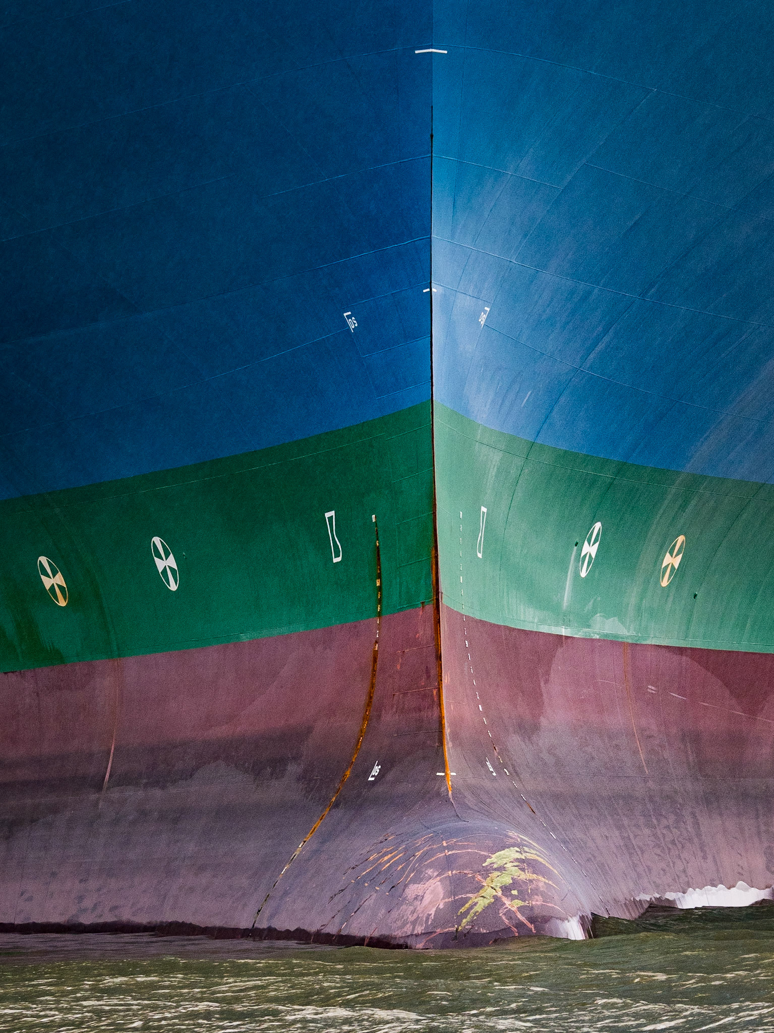Jetzt kommt Farbe aufs Schiff!