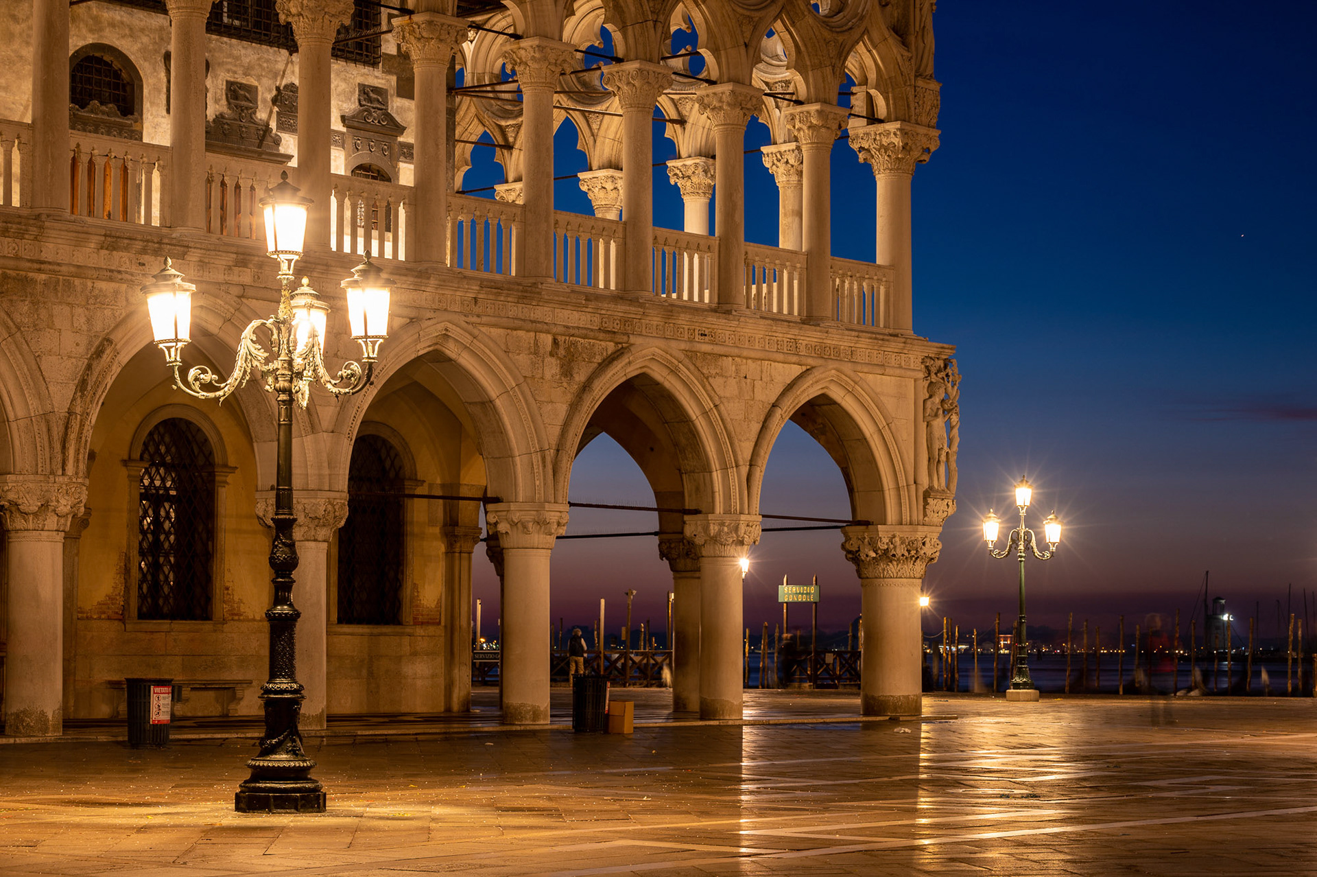 Kurz vor Sonnenaufgang am Dogenpalast