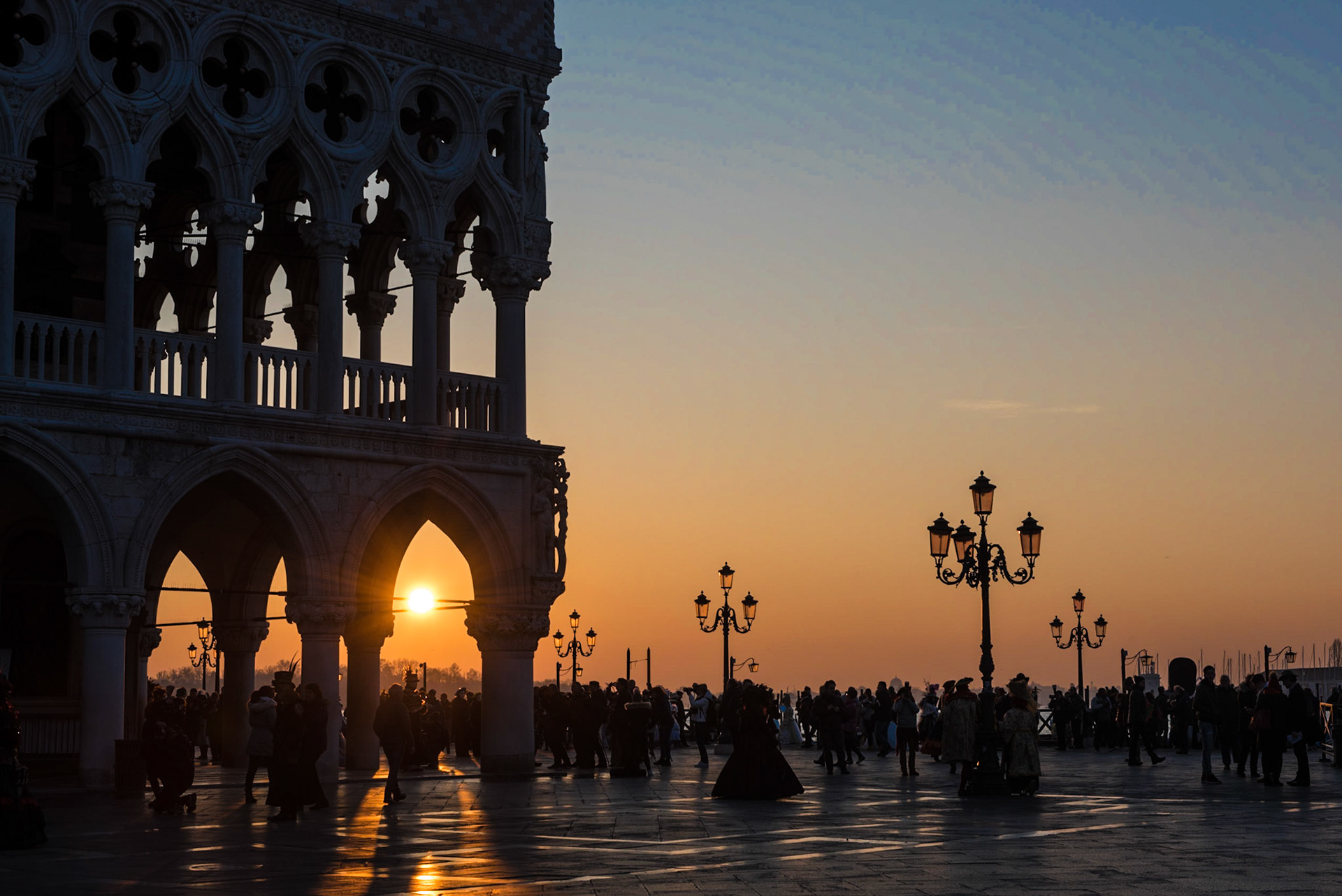 Sonnenaufgang am Palazzo Duccale