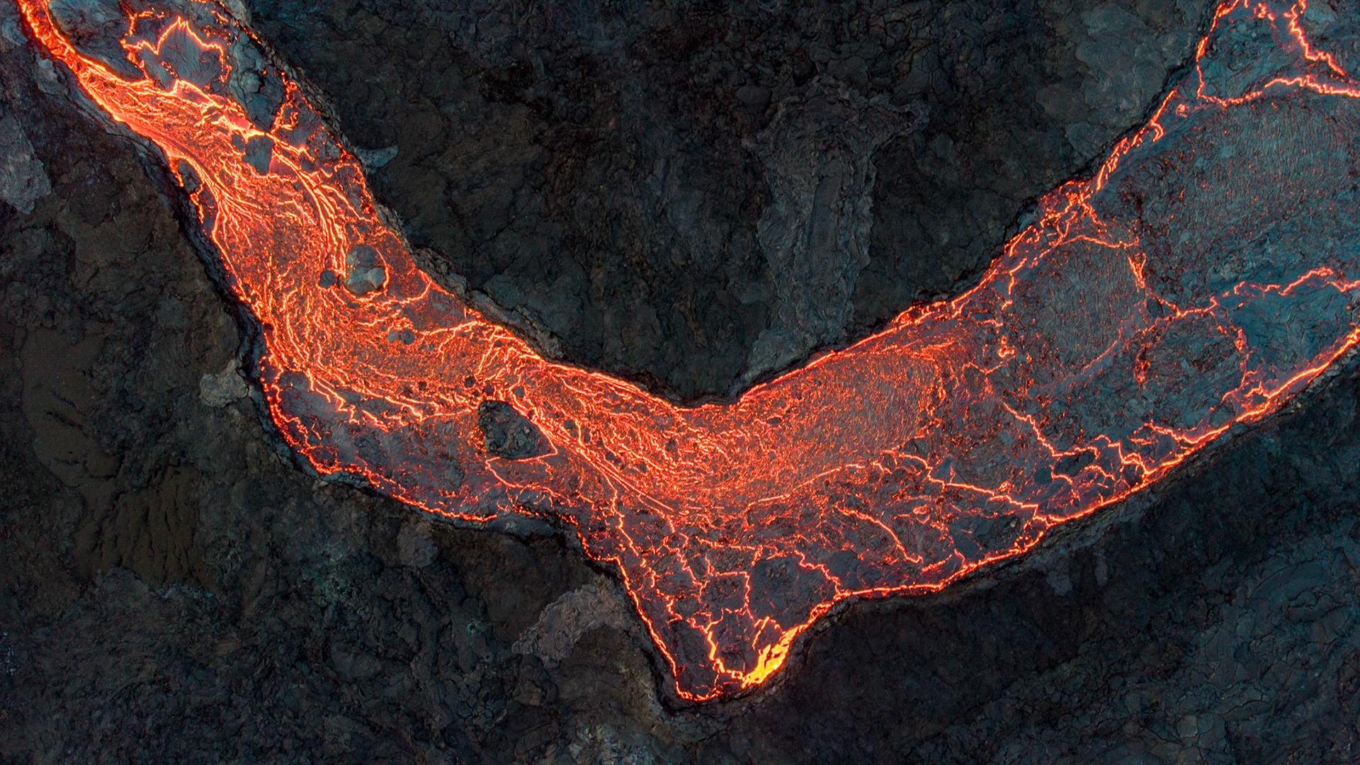 EIn Fluss aus heißer Lava