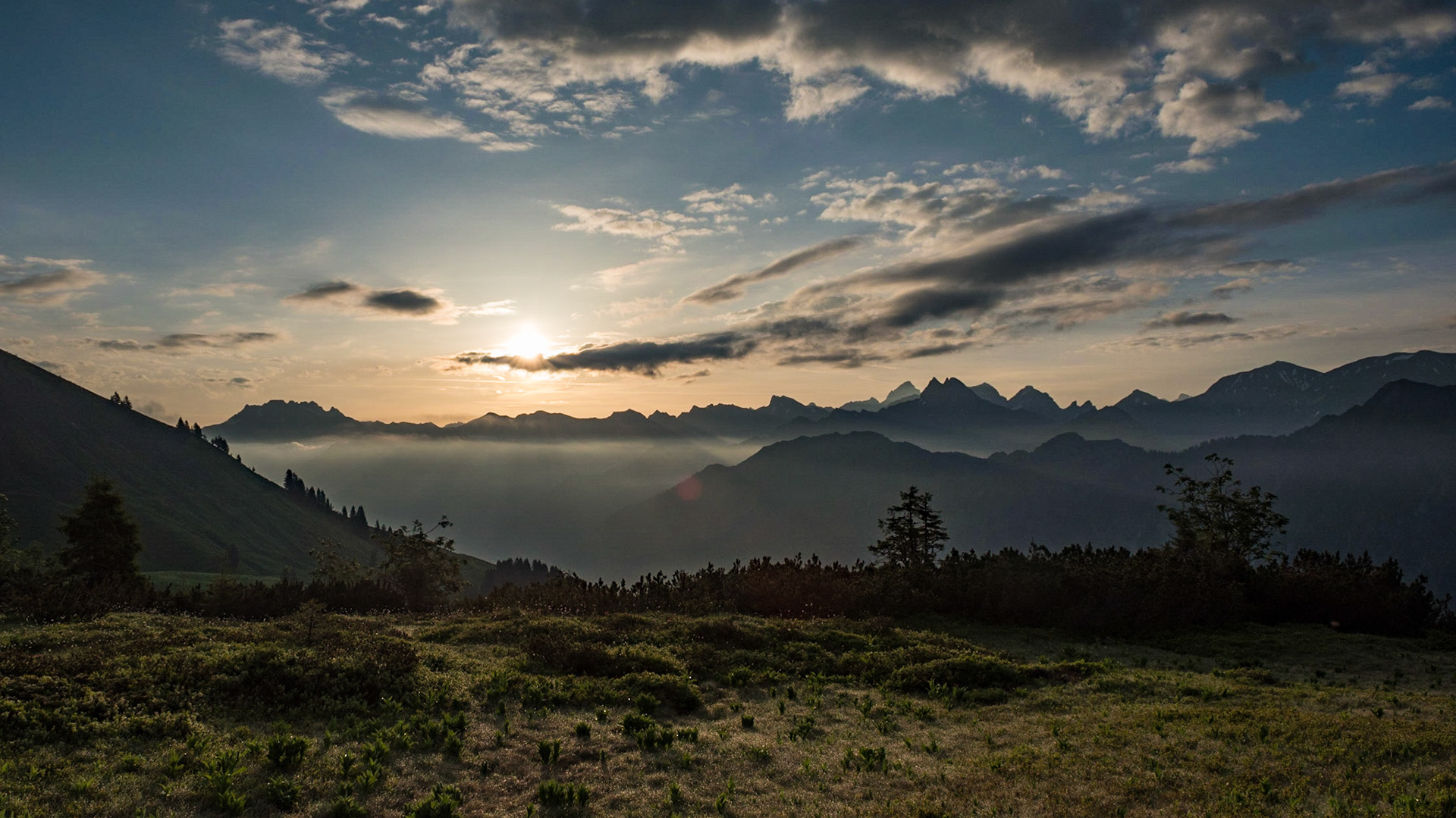 Sonnenaufgang in den Bergen