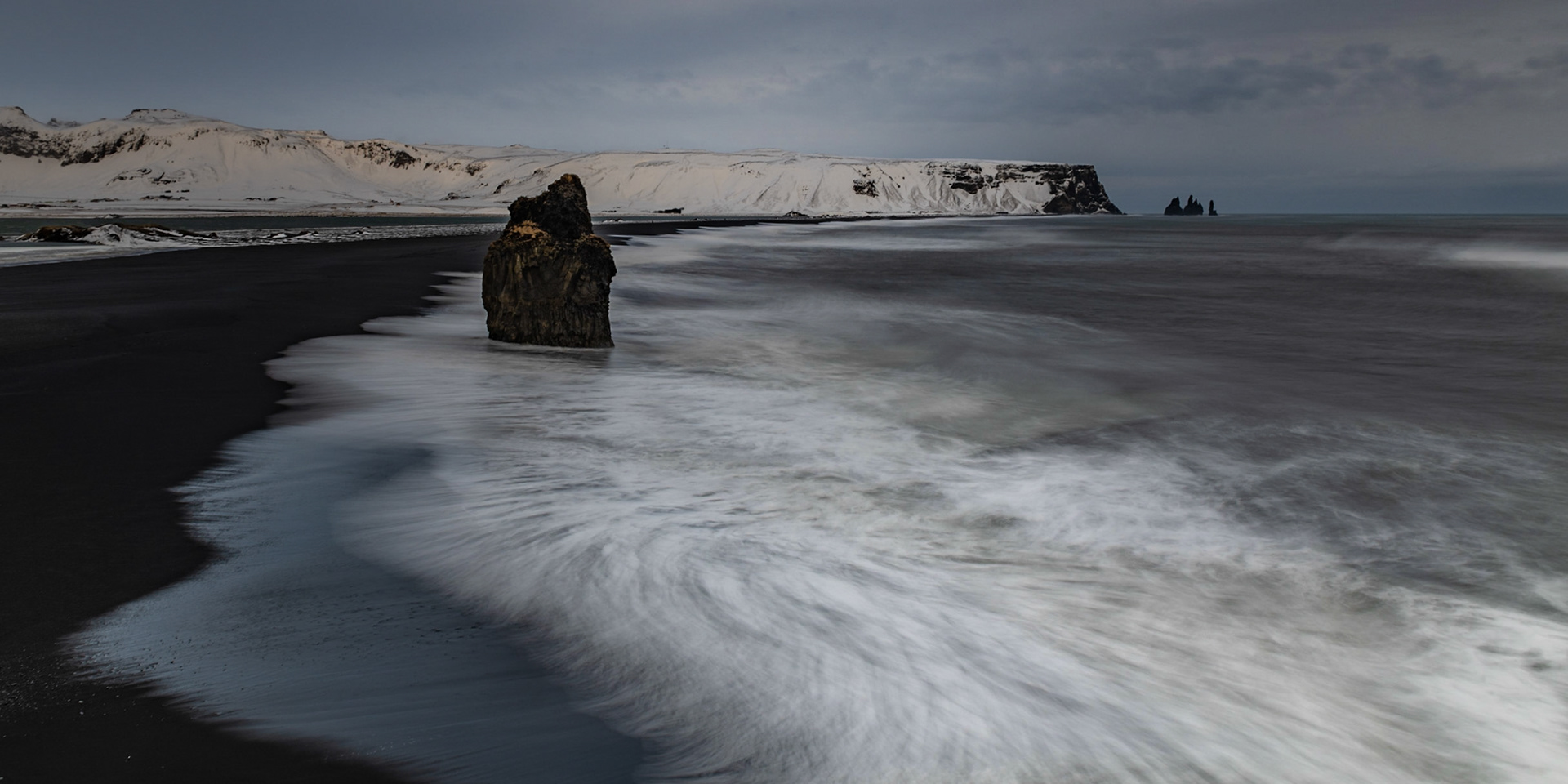 Blick von Dyrholaey zum Black Beach