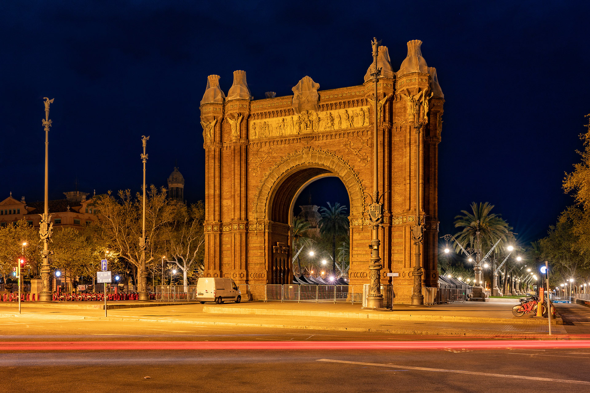 Triumphbogen vor dem Marathon
