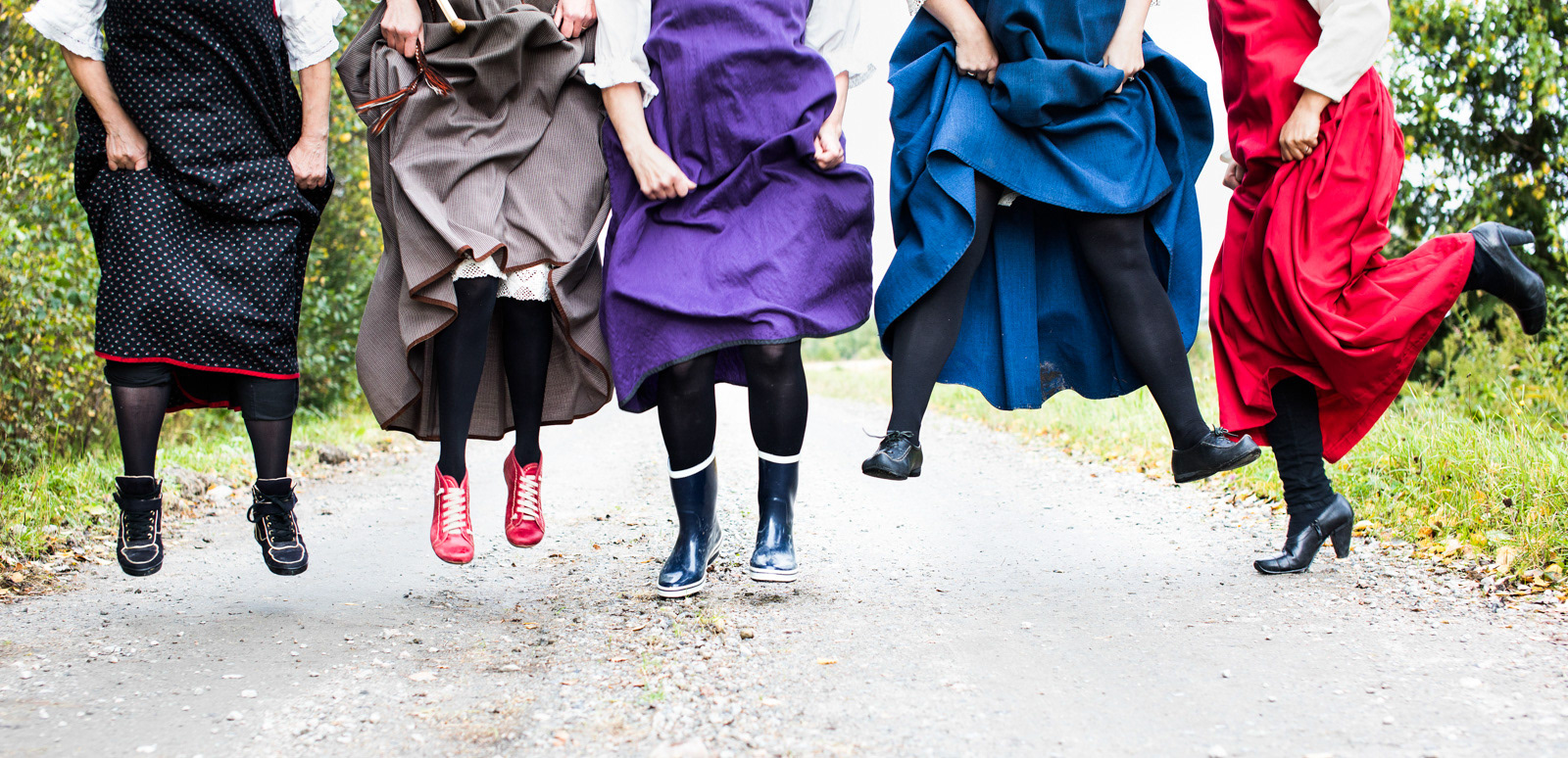 Äksyt ämmät, Äksyt ämmät