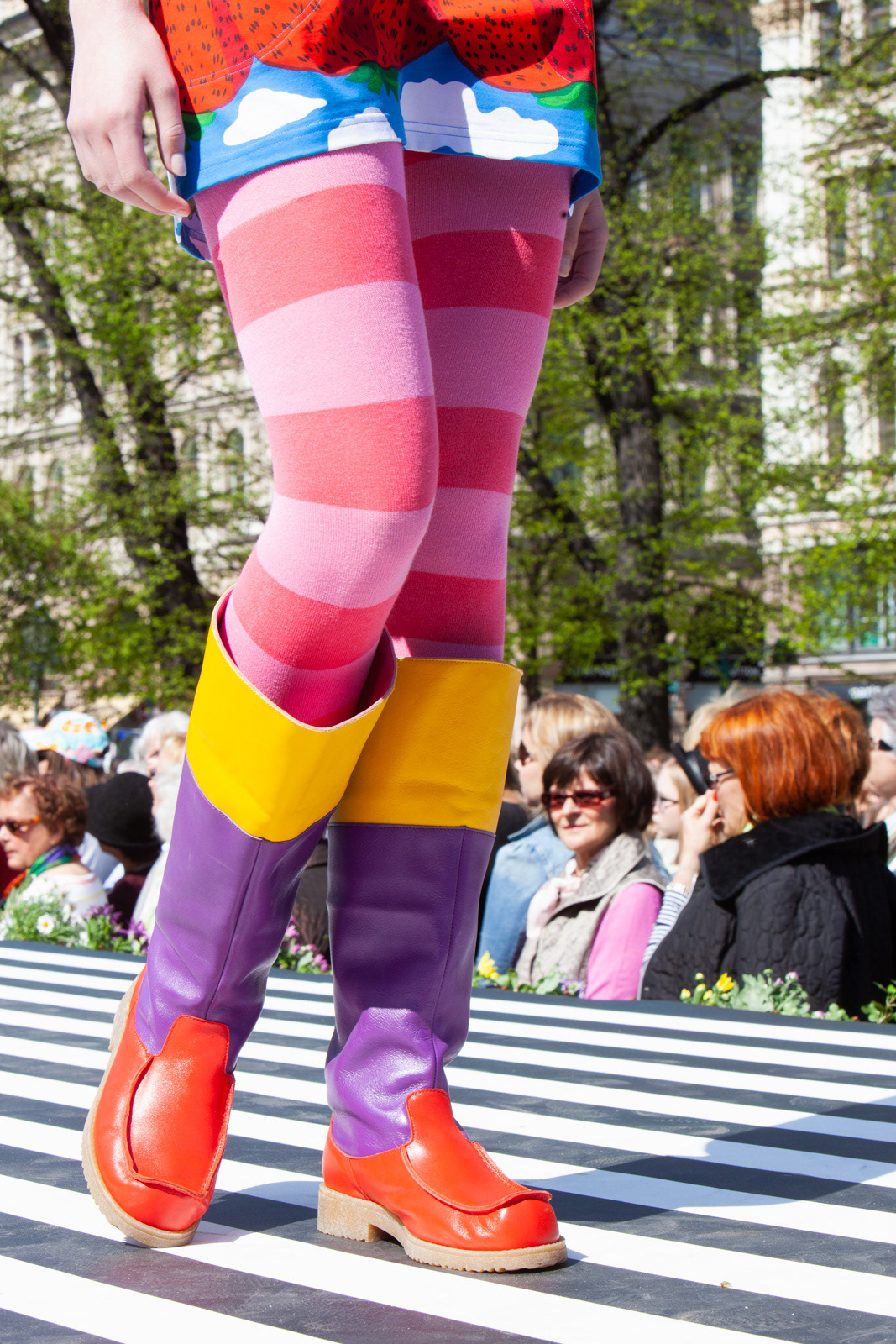 Marimekon muotinäytös Esplanadin puisto