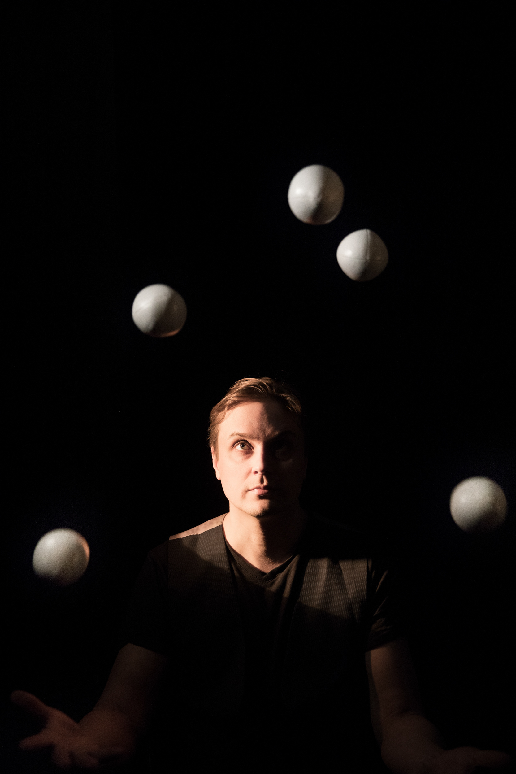 Kirjailija, sirkustaiteilija Miika Nuutinen