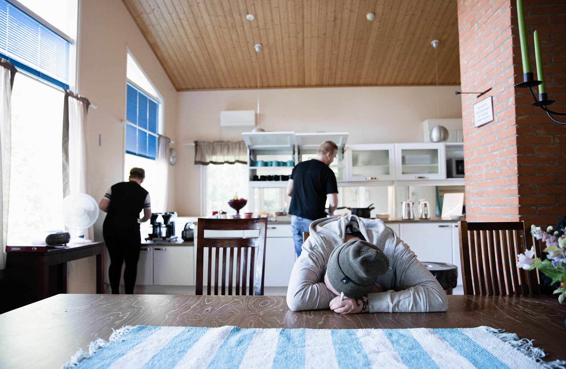 Mikalla vaikea aamu, päässä salamoi.