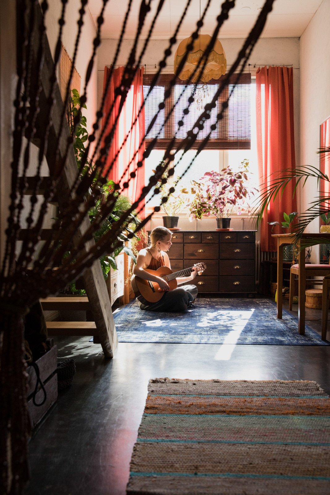 Yhteisöasuminen, kommuuni Sun Ahonlaidassa Liperissä Annilla on oma huone, mutta muuten kaikki on yhteistä.