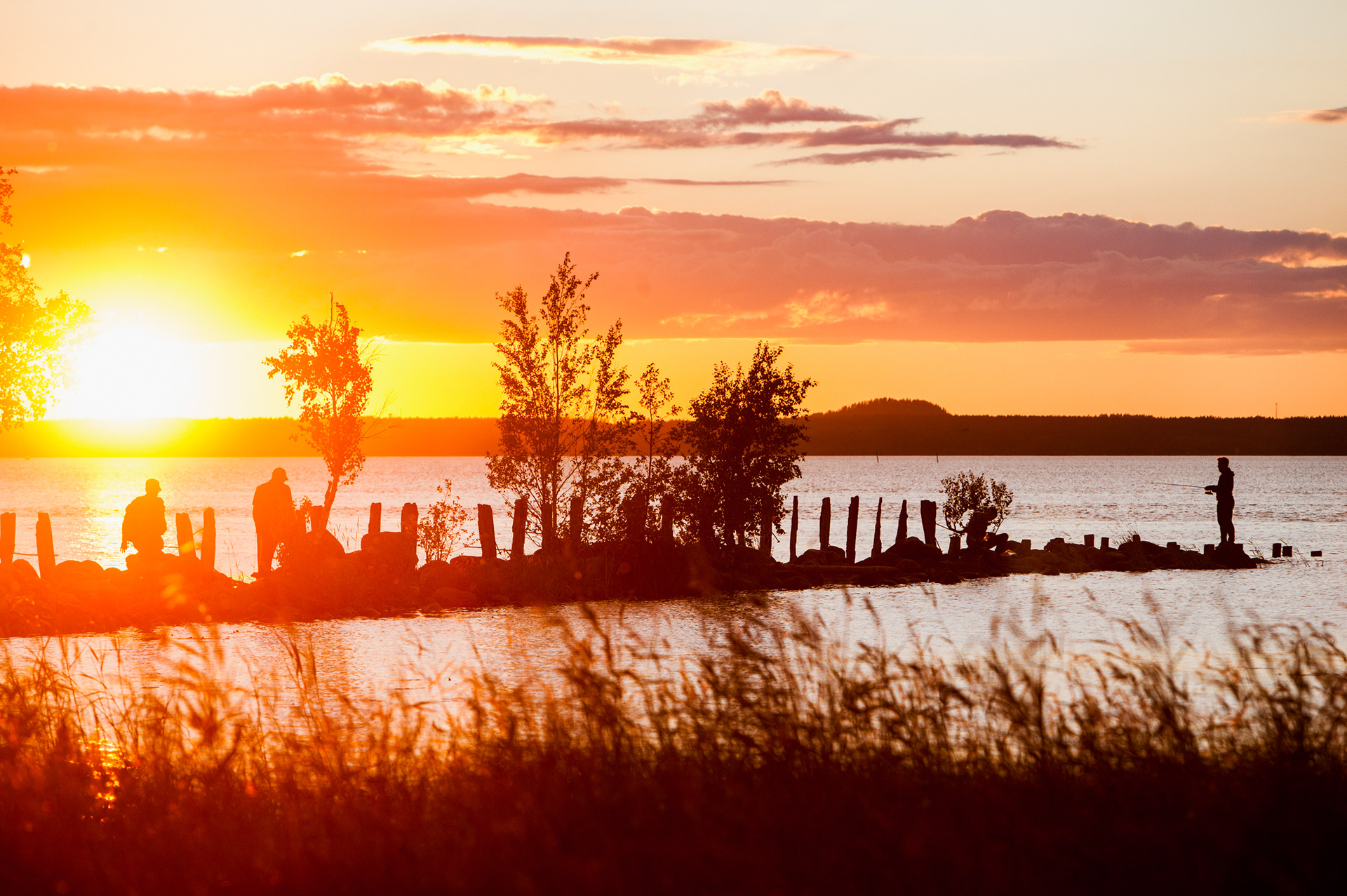 Kalastuksen valvonta, vas. Sami Kurenniemi ja Jyrki Turpeinen saivat kiinni kaksi salakalastajaa aallonmurtajalla.
