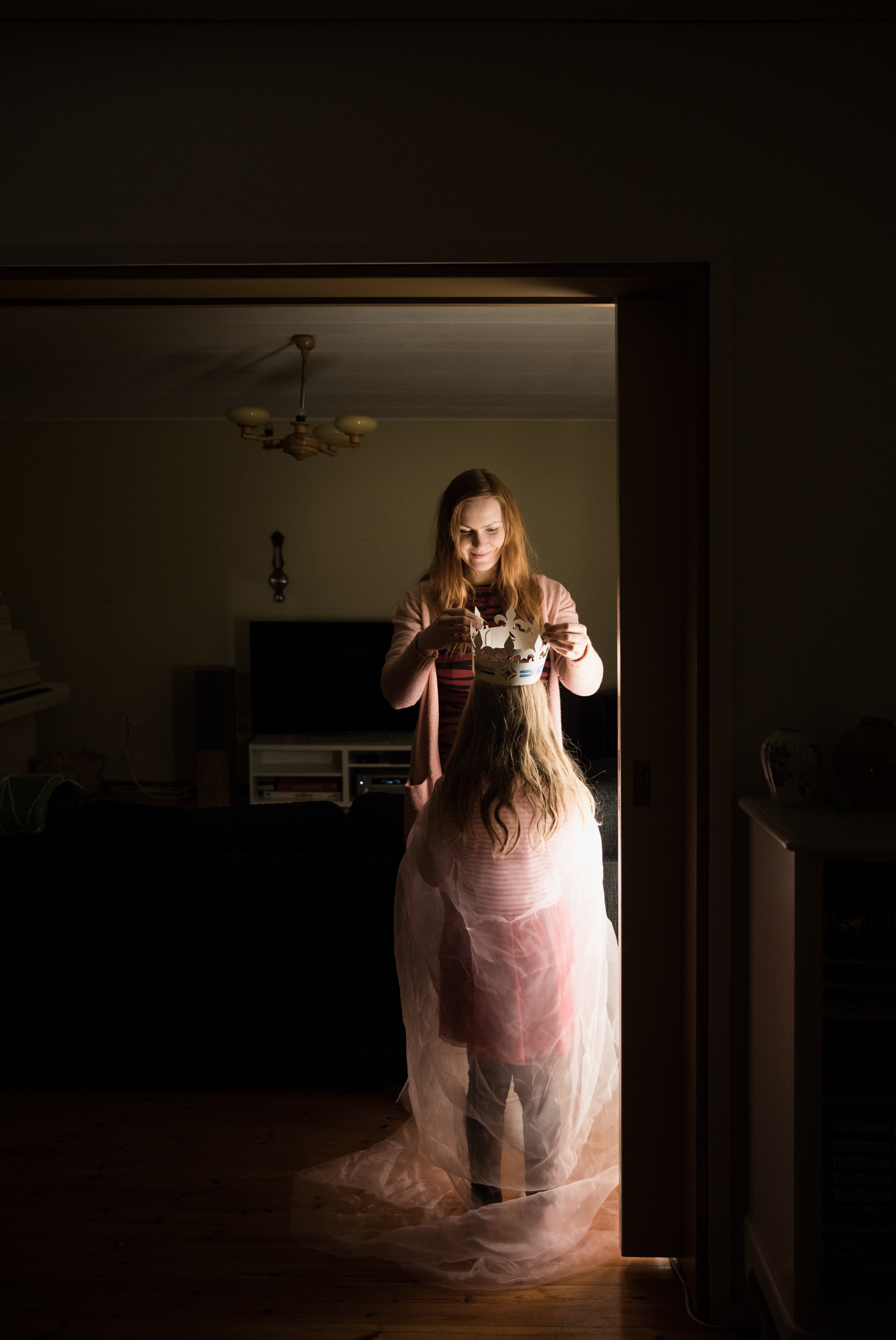 Maajussille morian, Marjo Isotalus muutti tyttärensä kanssa Tuomo Siljasen maatilalle.