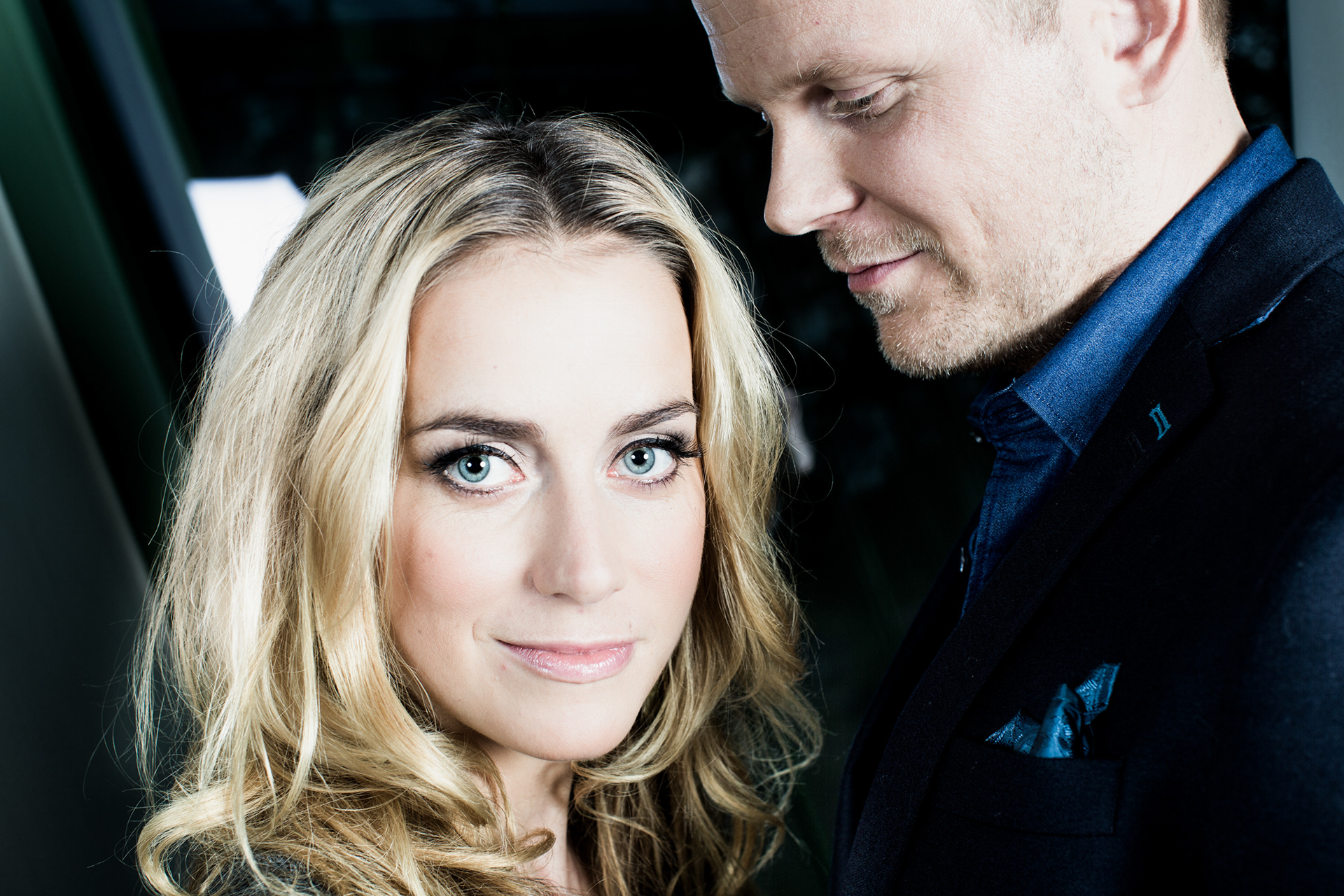 Näyttelijät Iina Kuustonen ja Antti Luusuaniemi