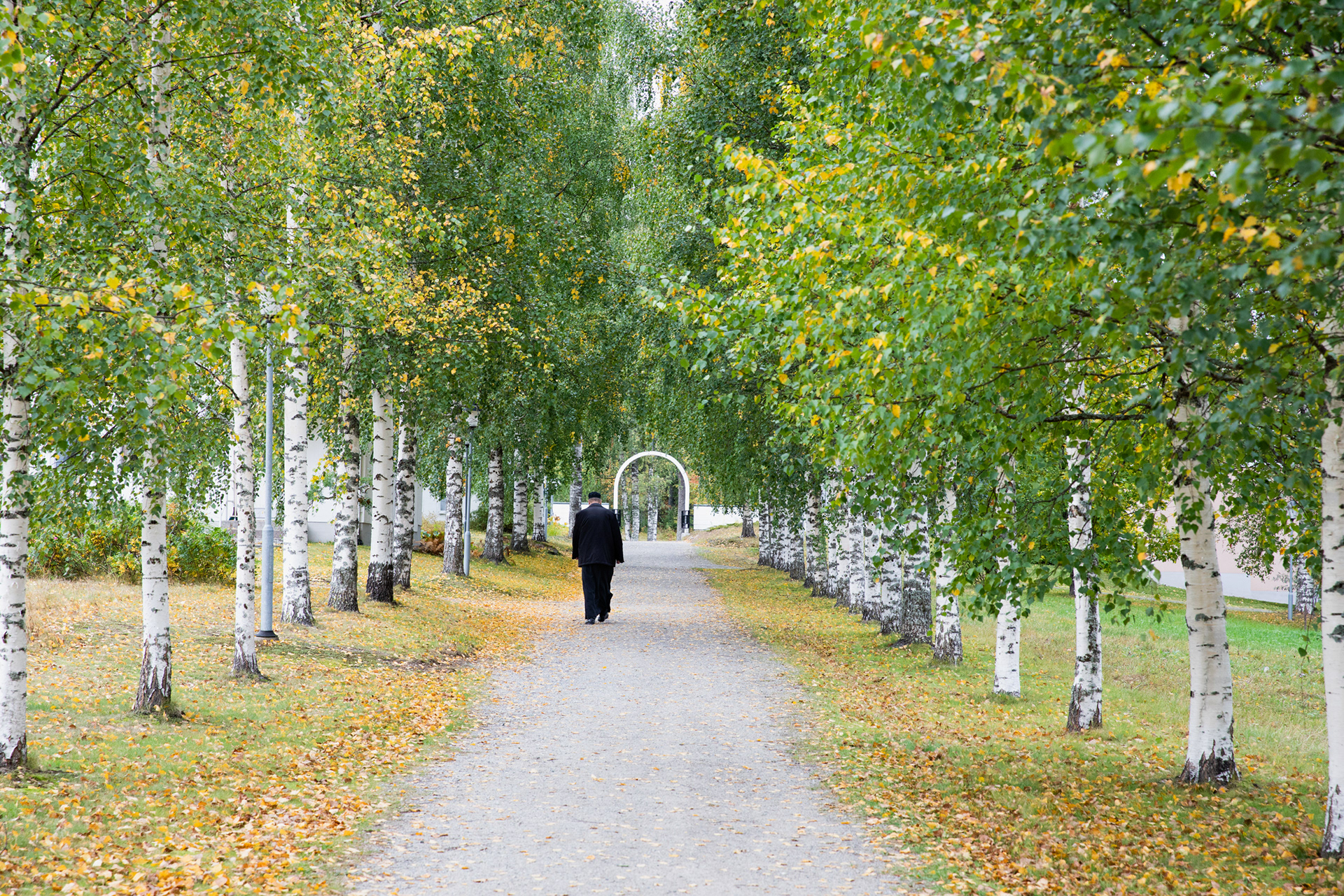 Lintulan Luostari, pappi