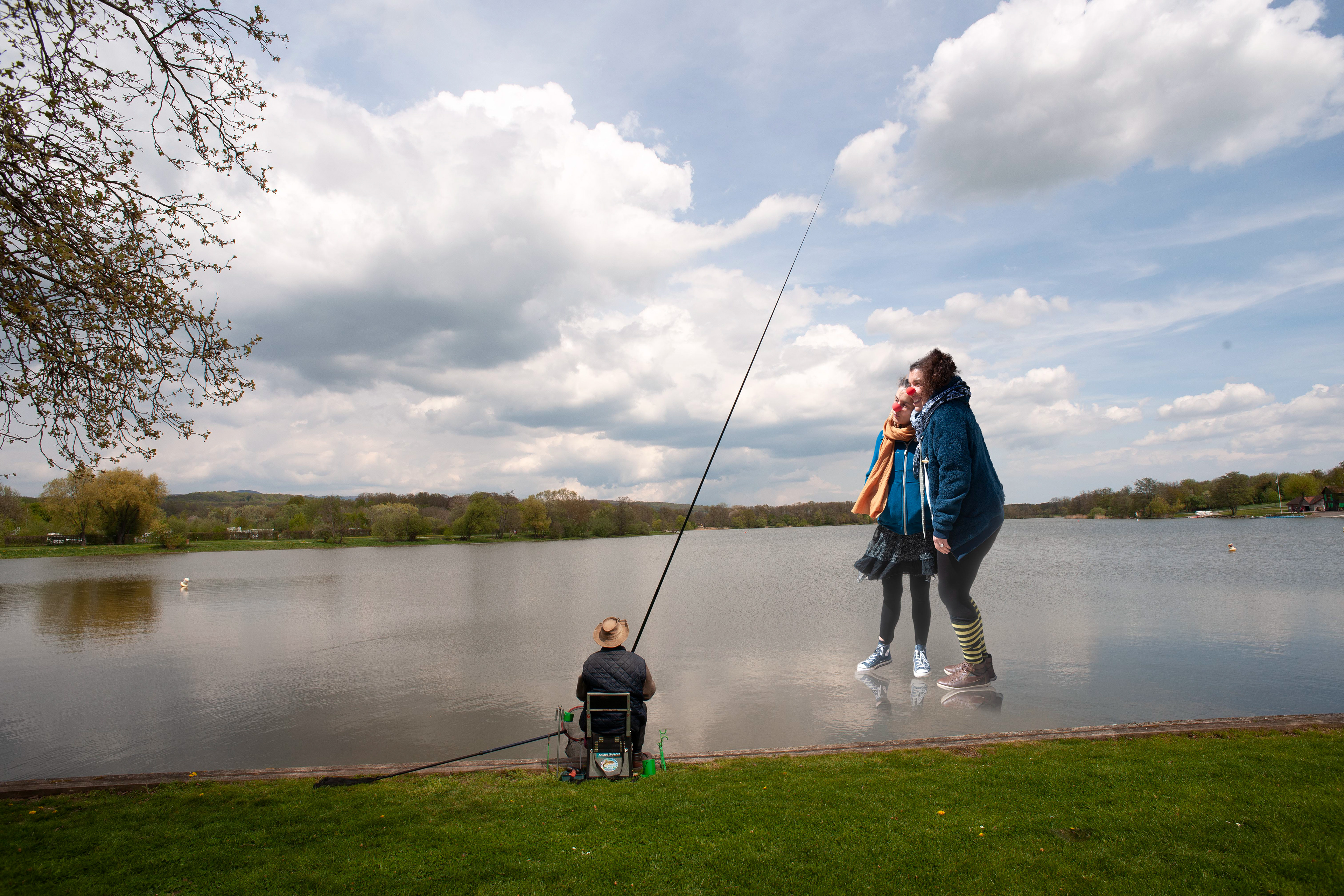 Etang des Forges (Territoire-de-Belfort) - 2014 Gadine et Splom sont éducatrices spécialisées et ne rigolent pas tous les jours, mais aujourd’hui nous sommes le 1er avril …