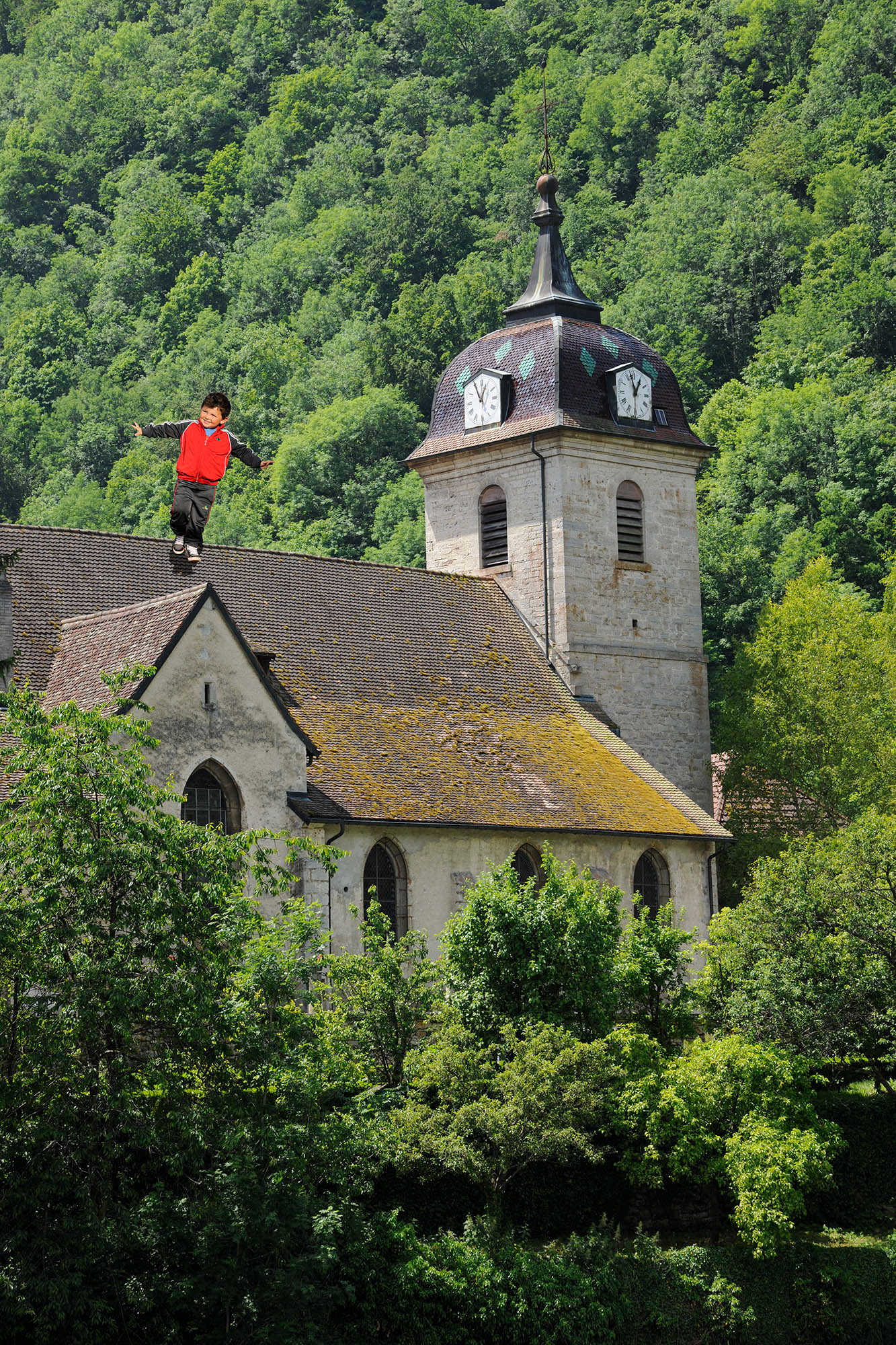 Eglise de Saint-Hippolyte (Doubs) - 2017 Arnaud, 8 ans rêve de voyages et d’aventures, de héros légendaires pourfendant les dragons et chassant les géants.