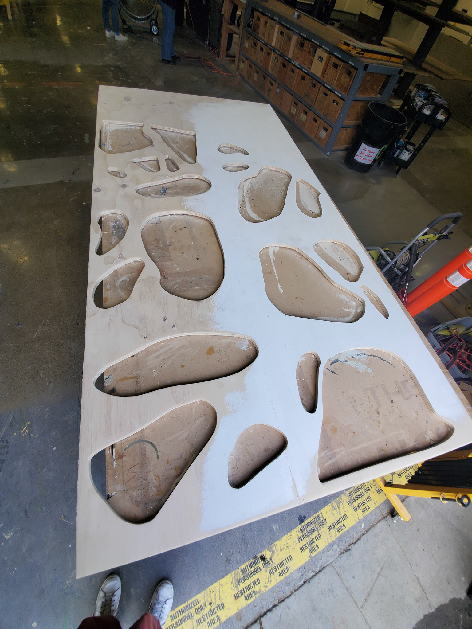 Process of sanding after the wood was cut by the CNC machine.