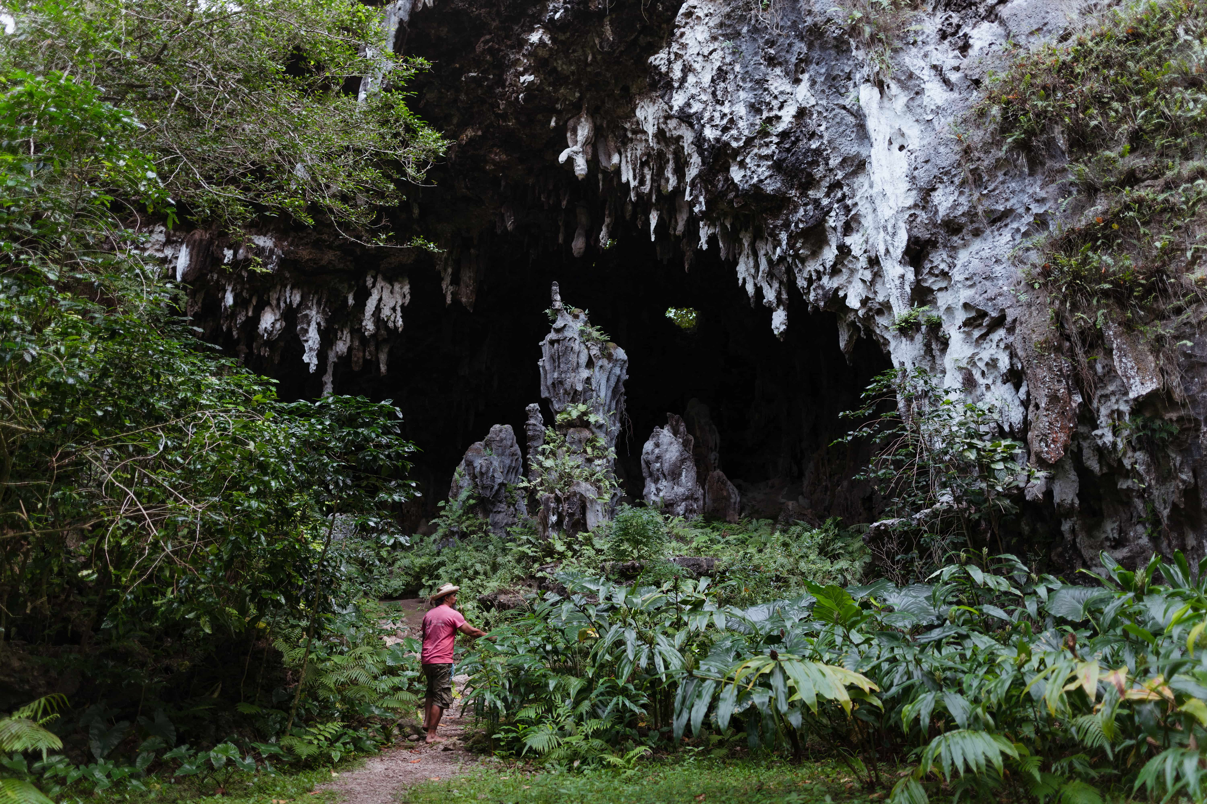 Ana A'eo (grotte Mitterrand), Rurutu, French Polynesia