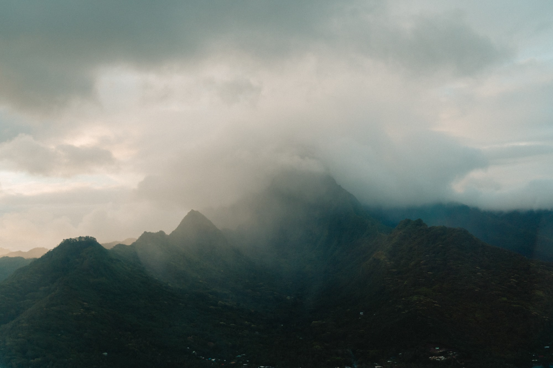 Mo'orea lors d'un survol en Piper PA 28 Archer