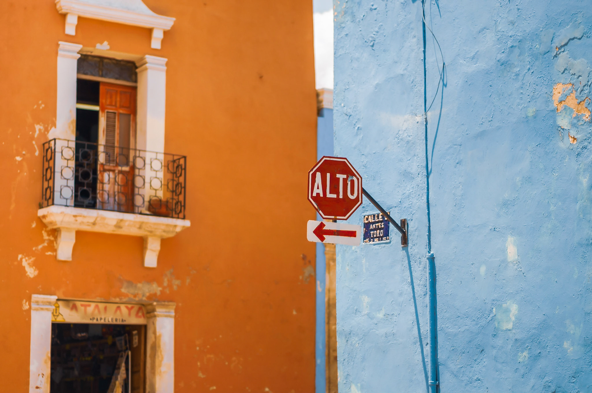 Mérida, the capital of the Mexican state of Yucatán, is the largest city of the Yucatán Peninsula and only 35 kilometres from the beautiful Gulf of Mexico. Its quintessential colonial and pastel coloured buildings, cobbled streets and social plazas make this town an excellent place to explore for a few days.