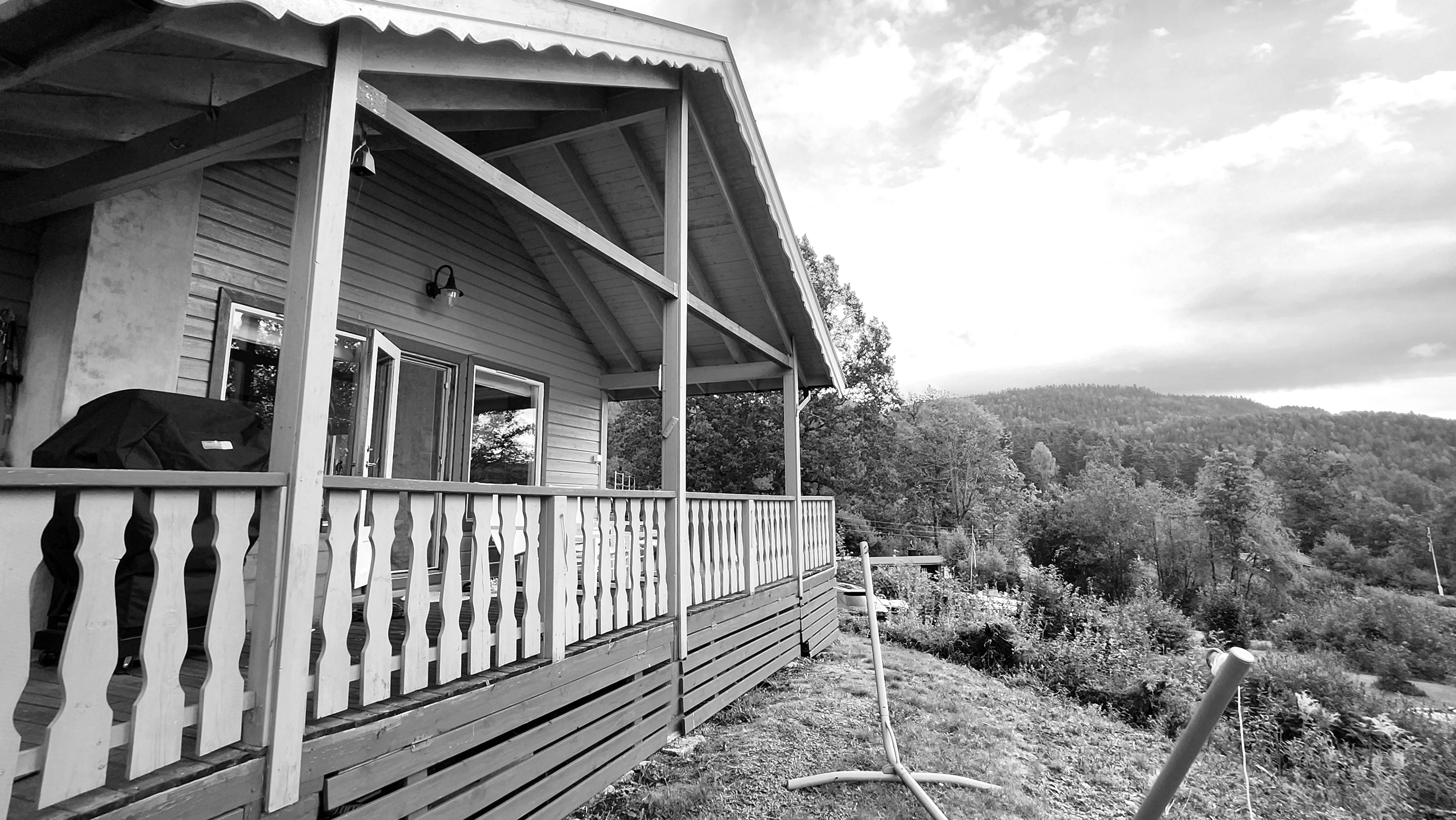 Eksisterende fasade og rekkverk