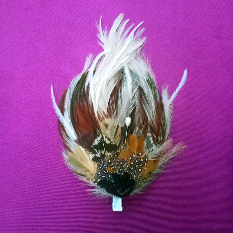 10 cm (H) x 15 cm (W) Fascinator with a metal clip