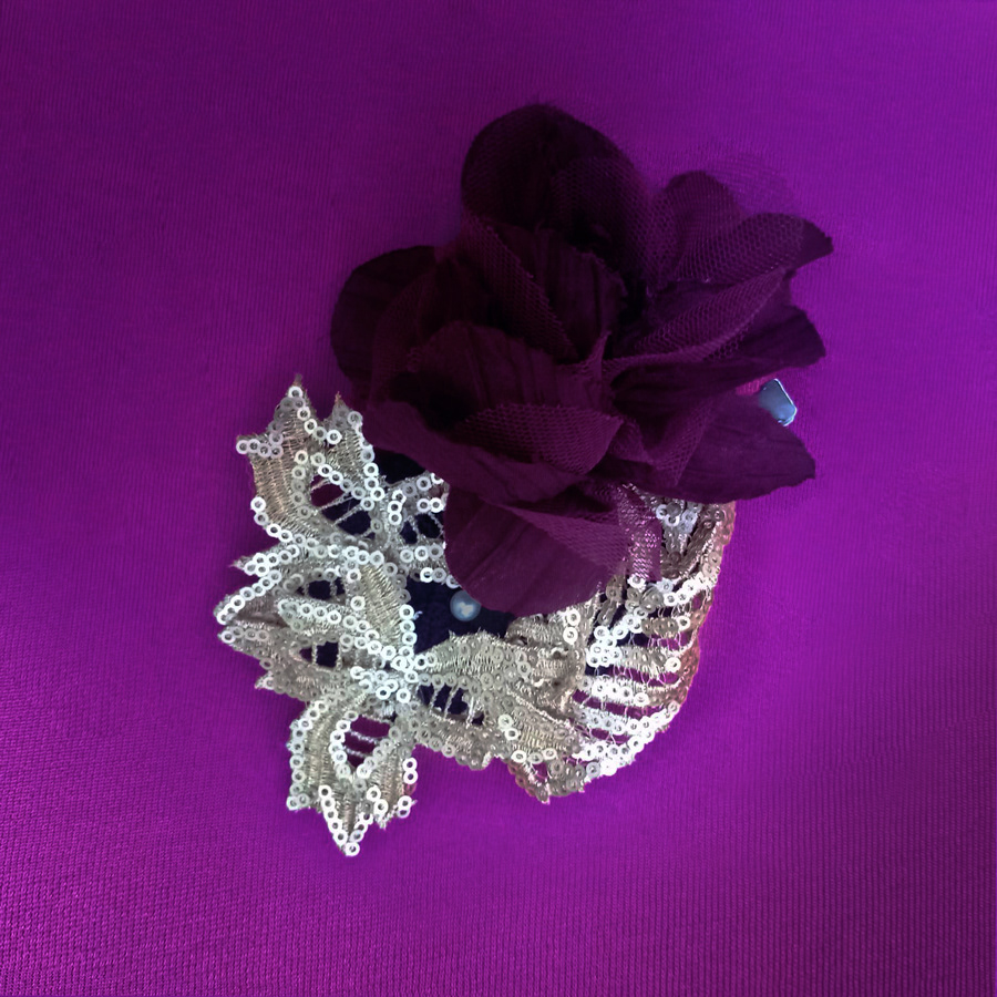 9 cm (H) X 10 cm (W) Fascinator with a metal clip